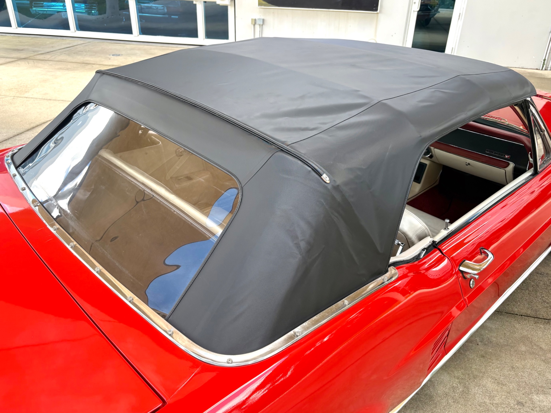 Vehicle photo 25
