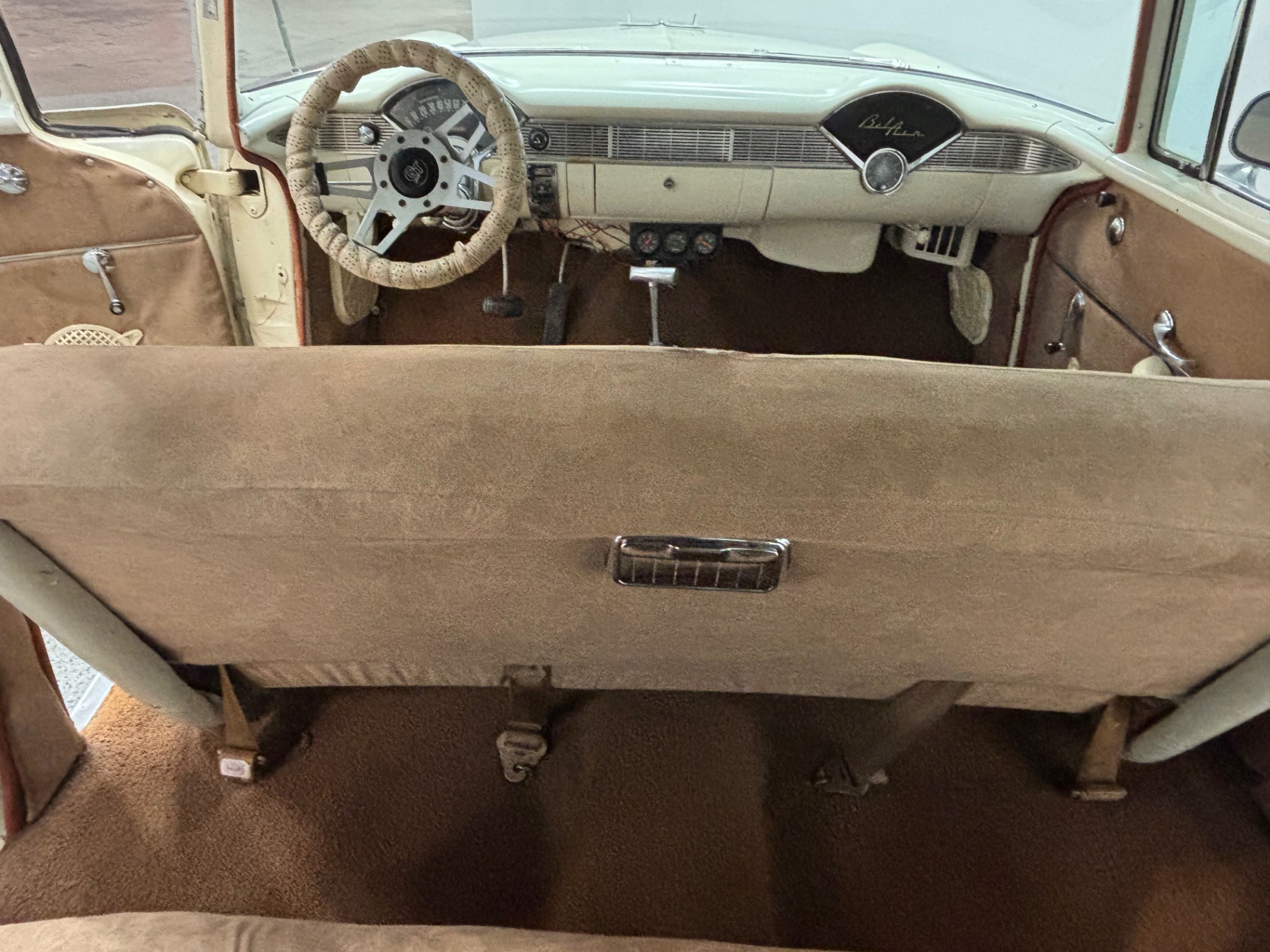 Vehicle photo 29