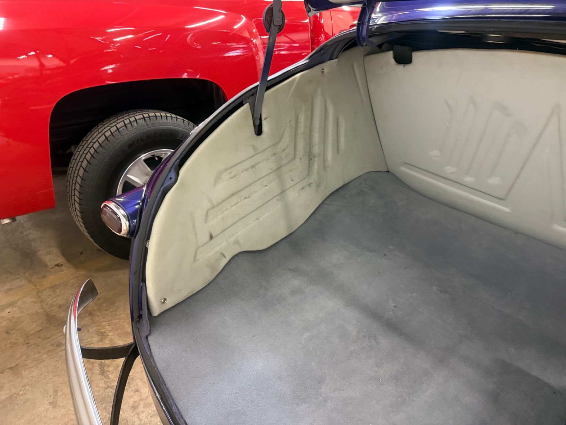 Vehicle photo 33