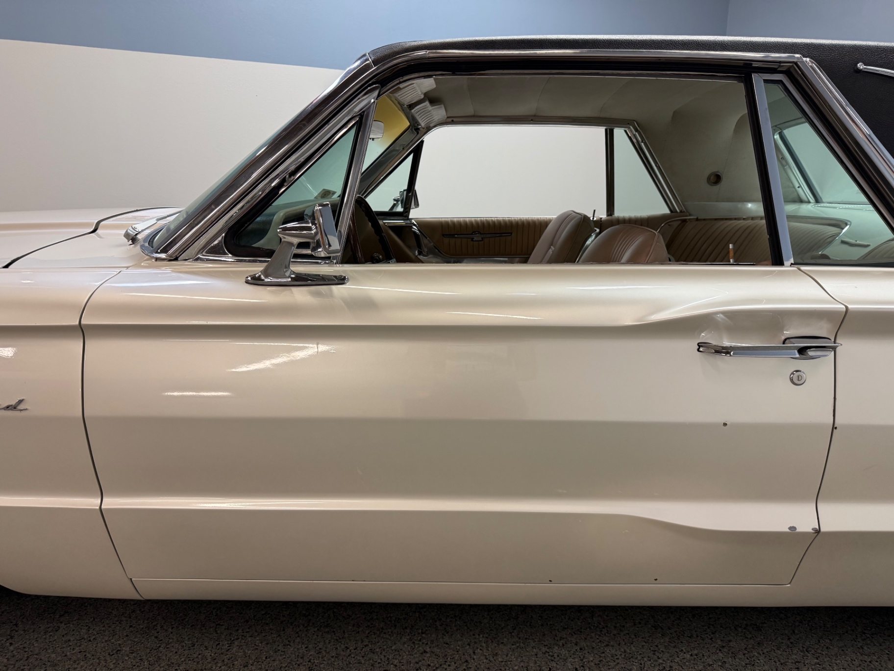 Vehicle photo 13