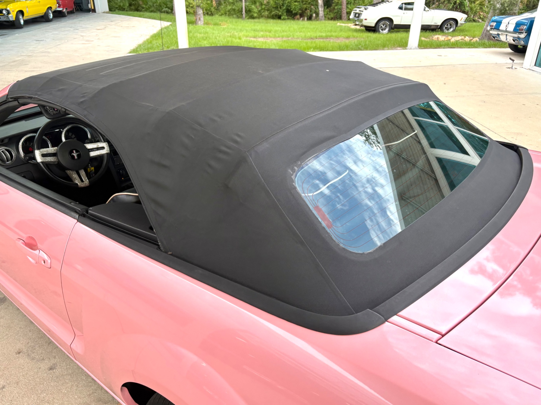 Vehicle photo 25