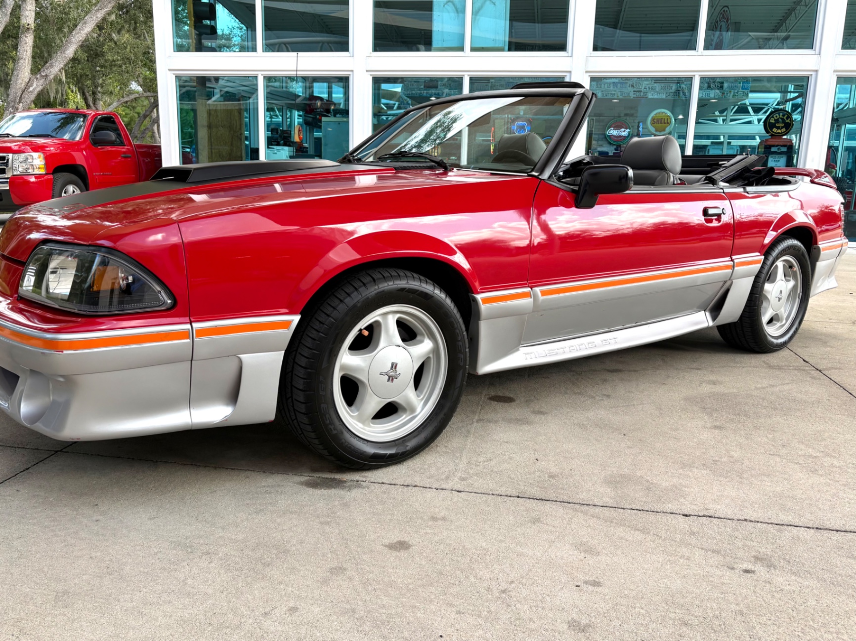 Vehicle photo 12