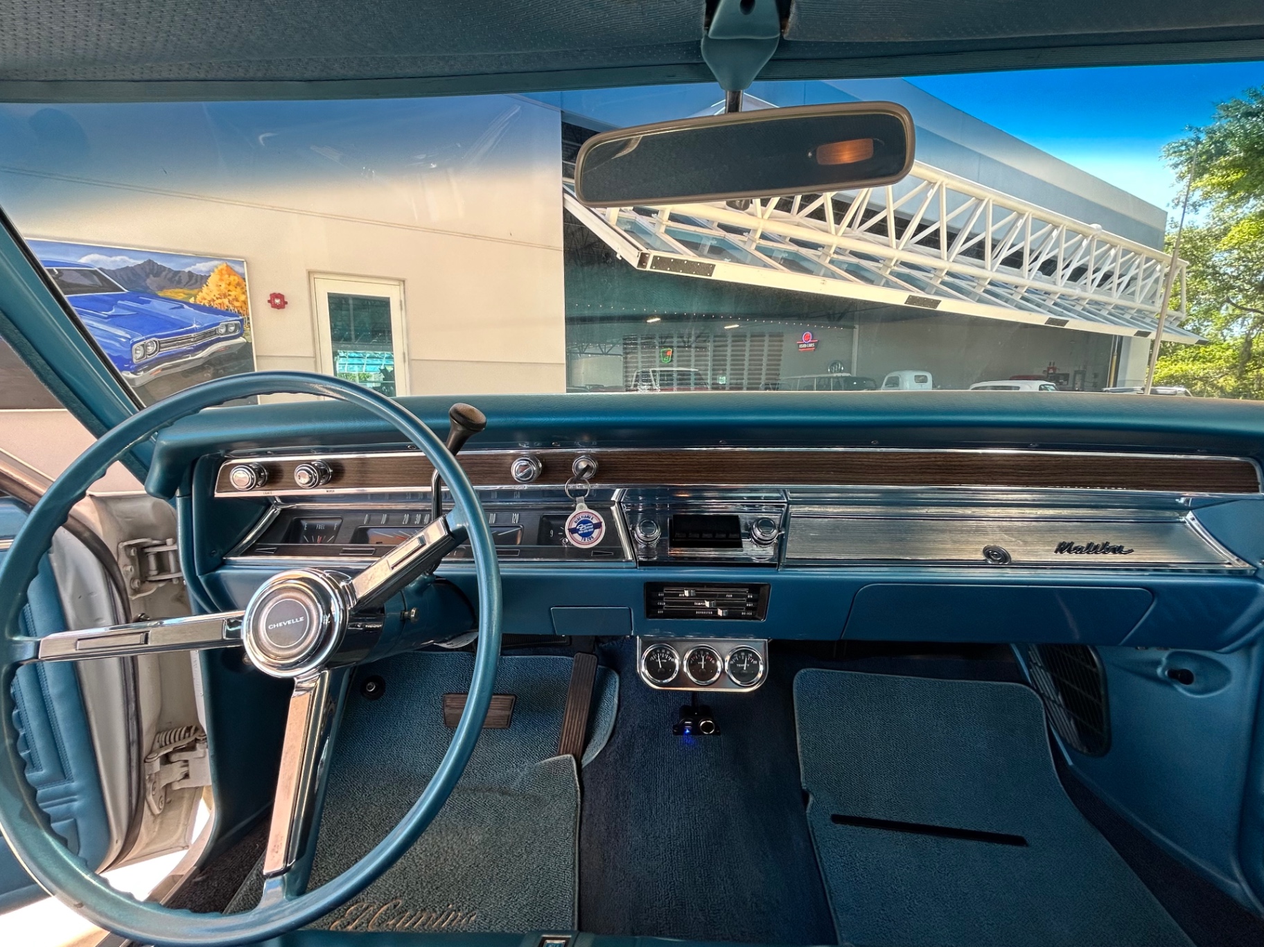Vehicle photo 33