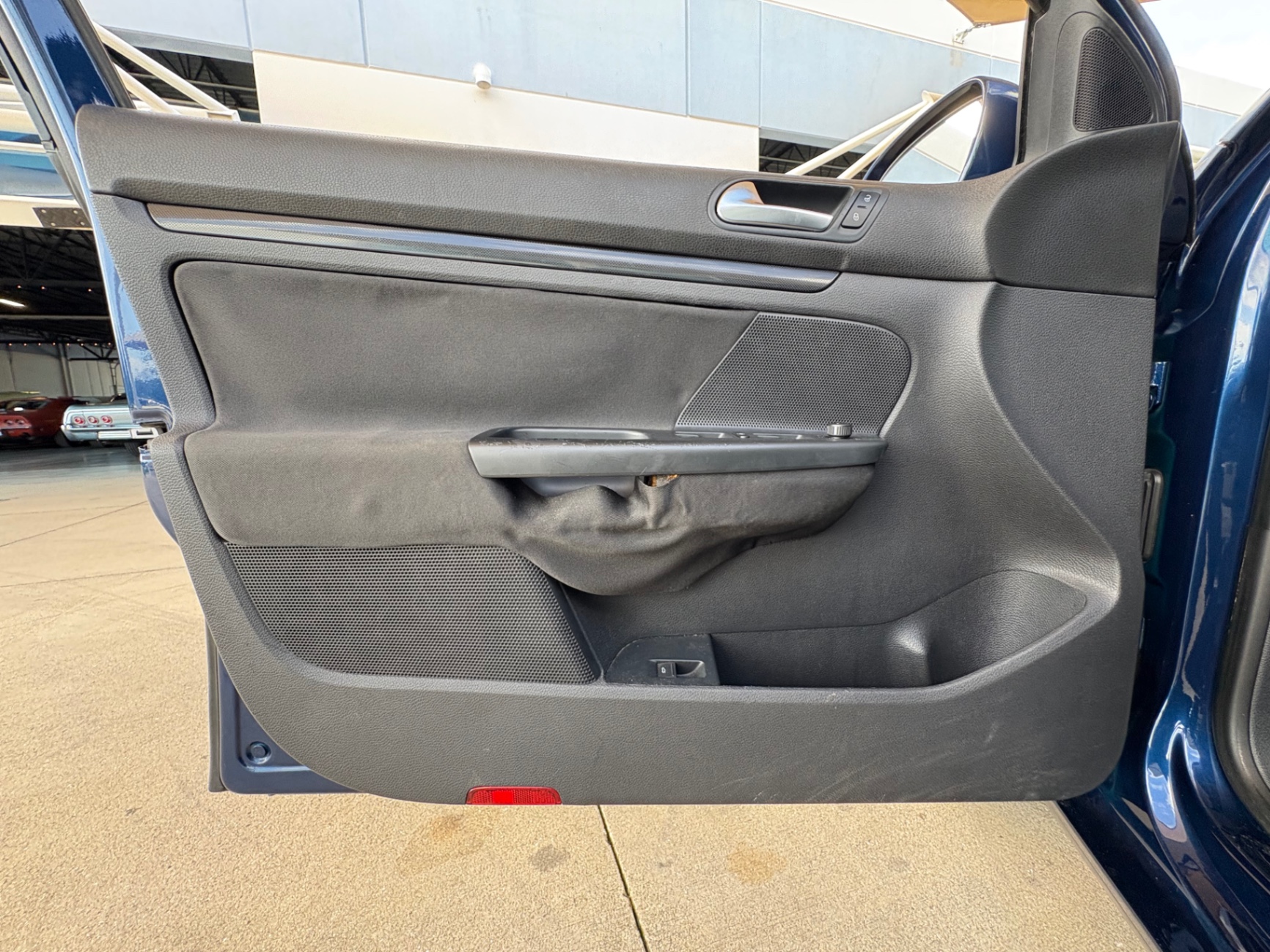 Vehicle photo 30
