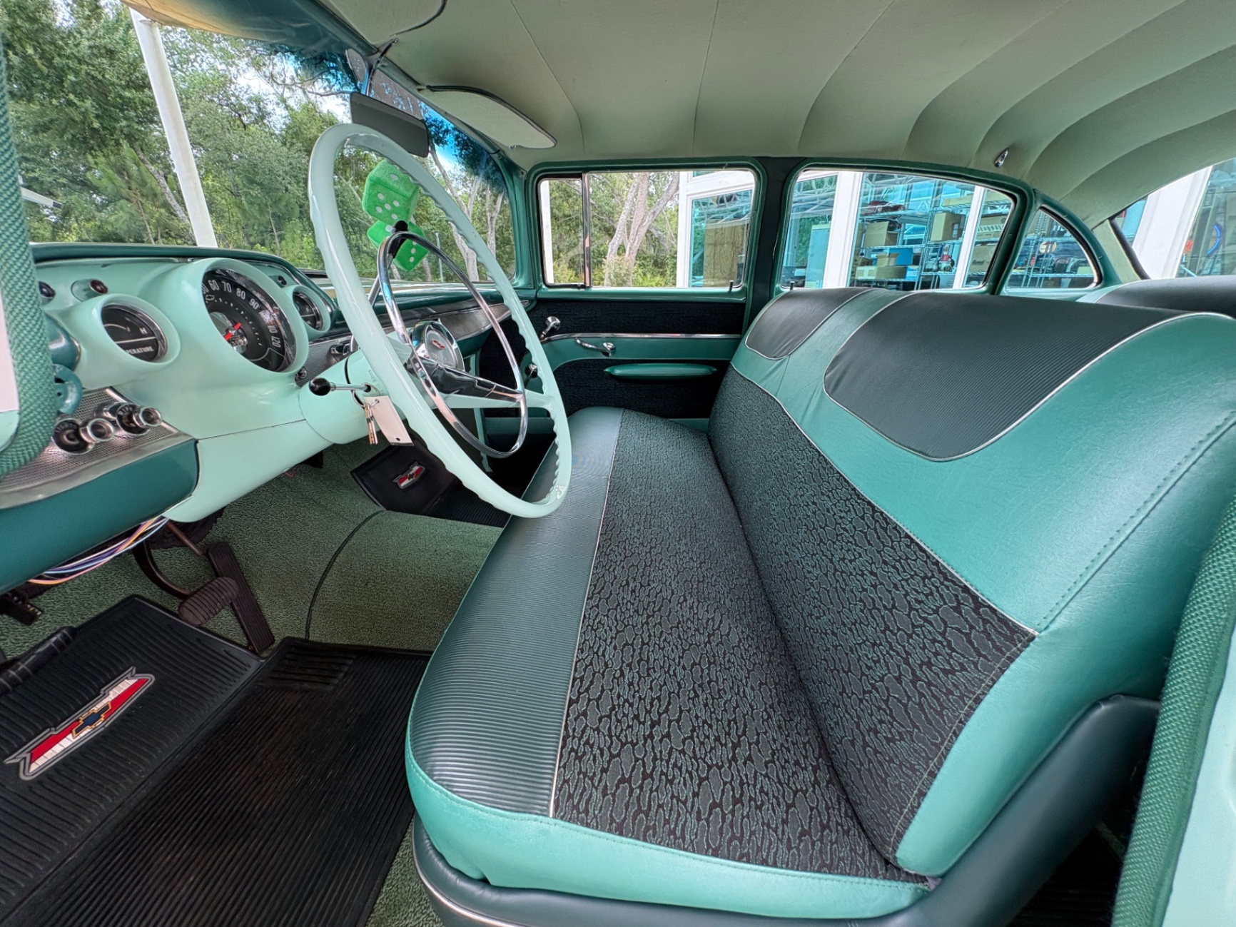 Vehicle photo 34