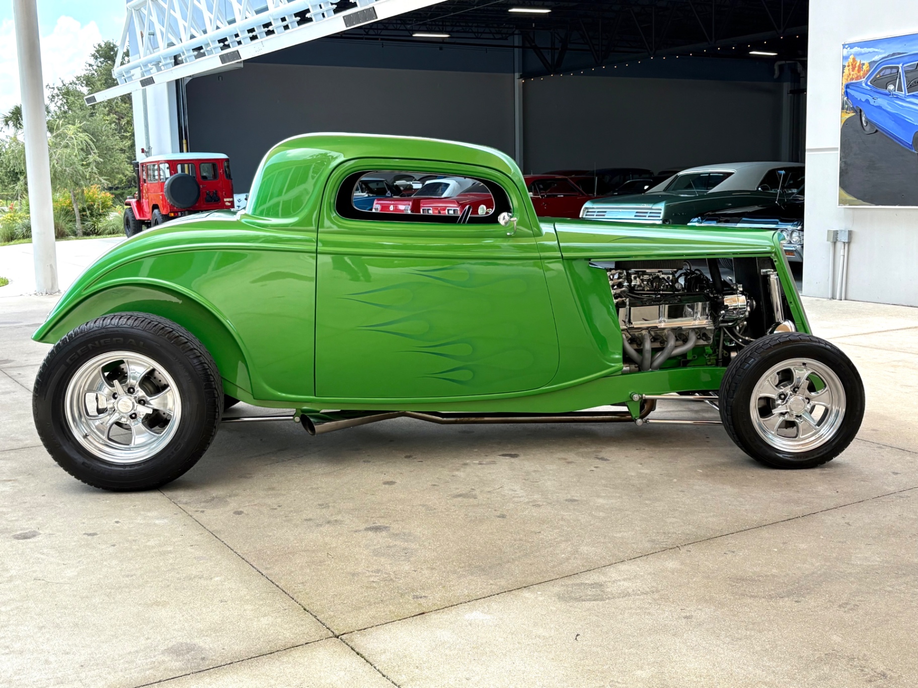Vehicle photo 4