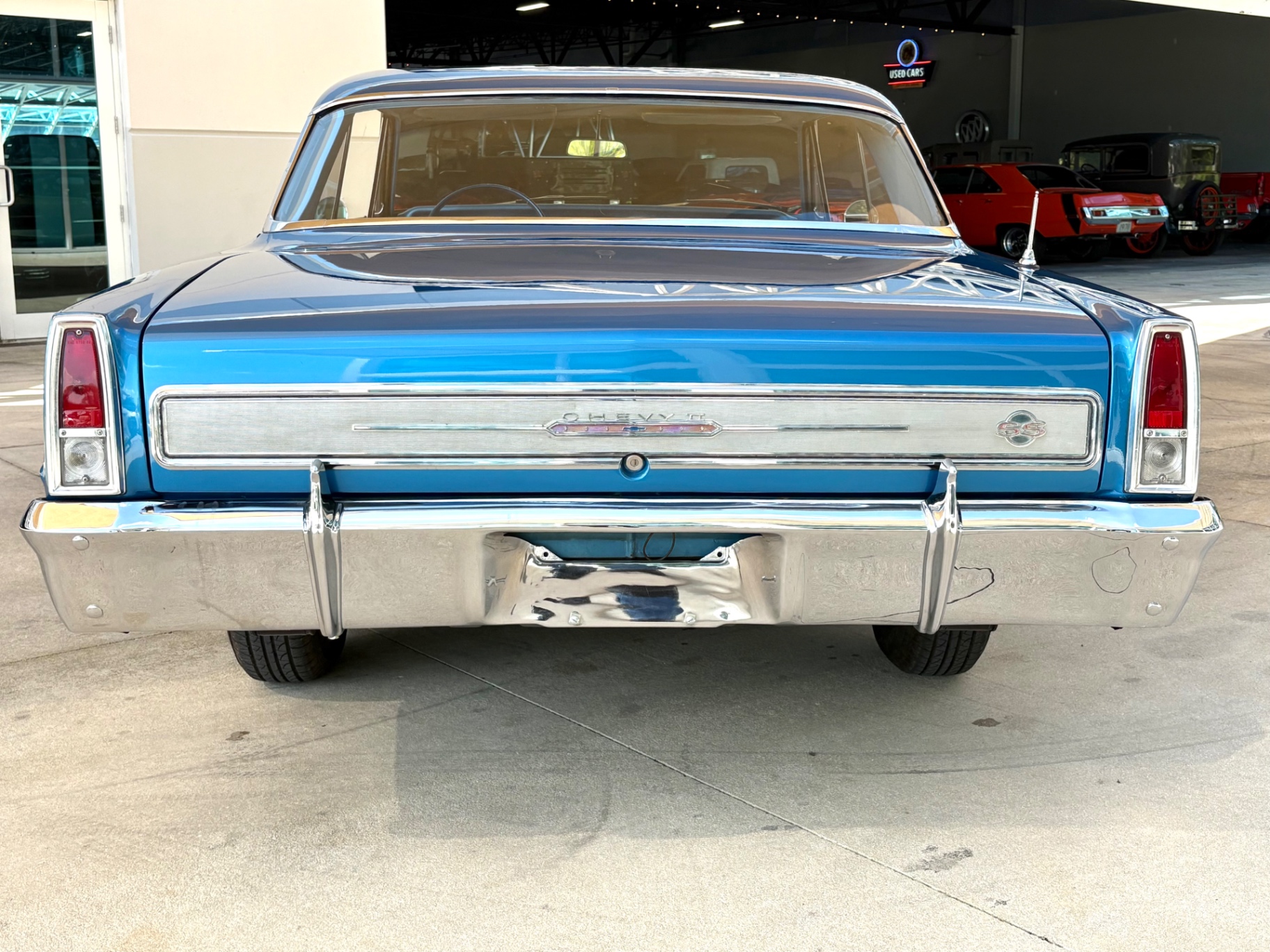 Vehicle photo 6