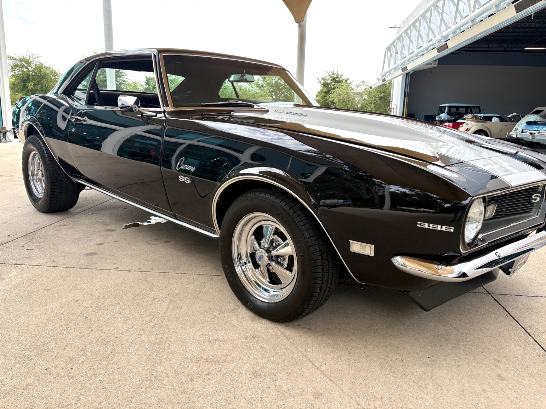 Vehicle photo 19