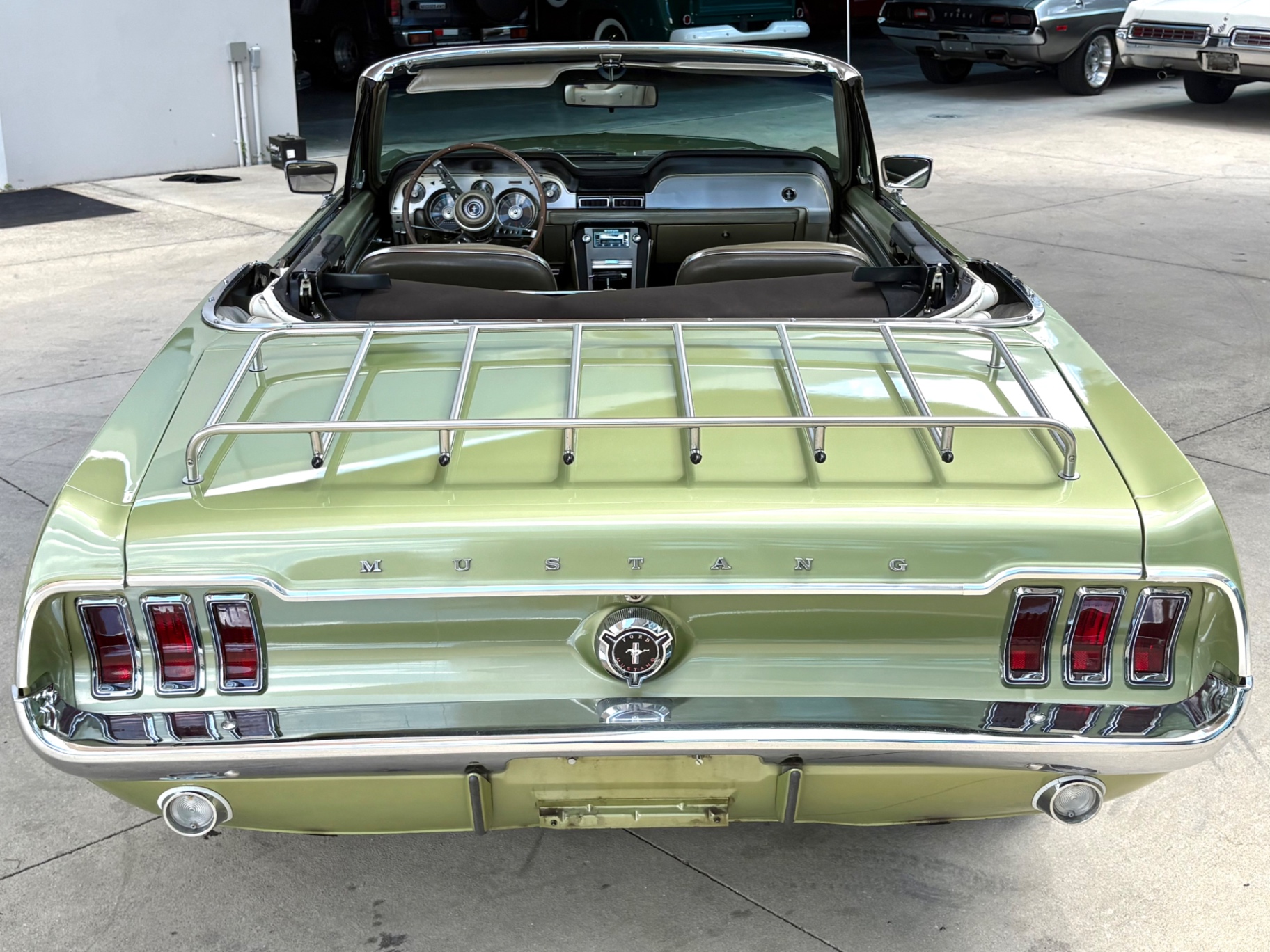 Vehicle photo 8
