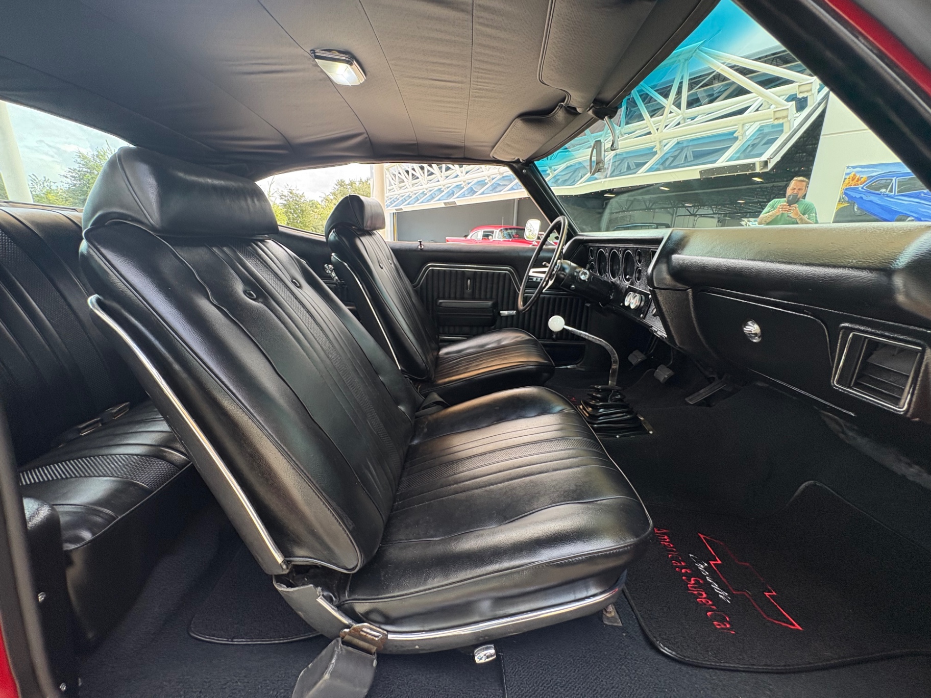 Vehicle photo 43