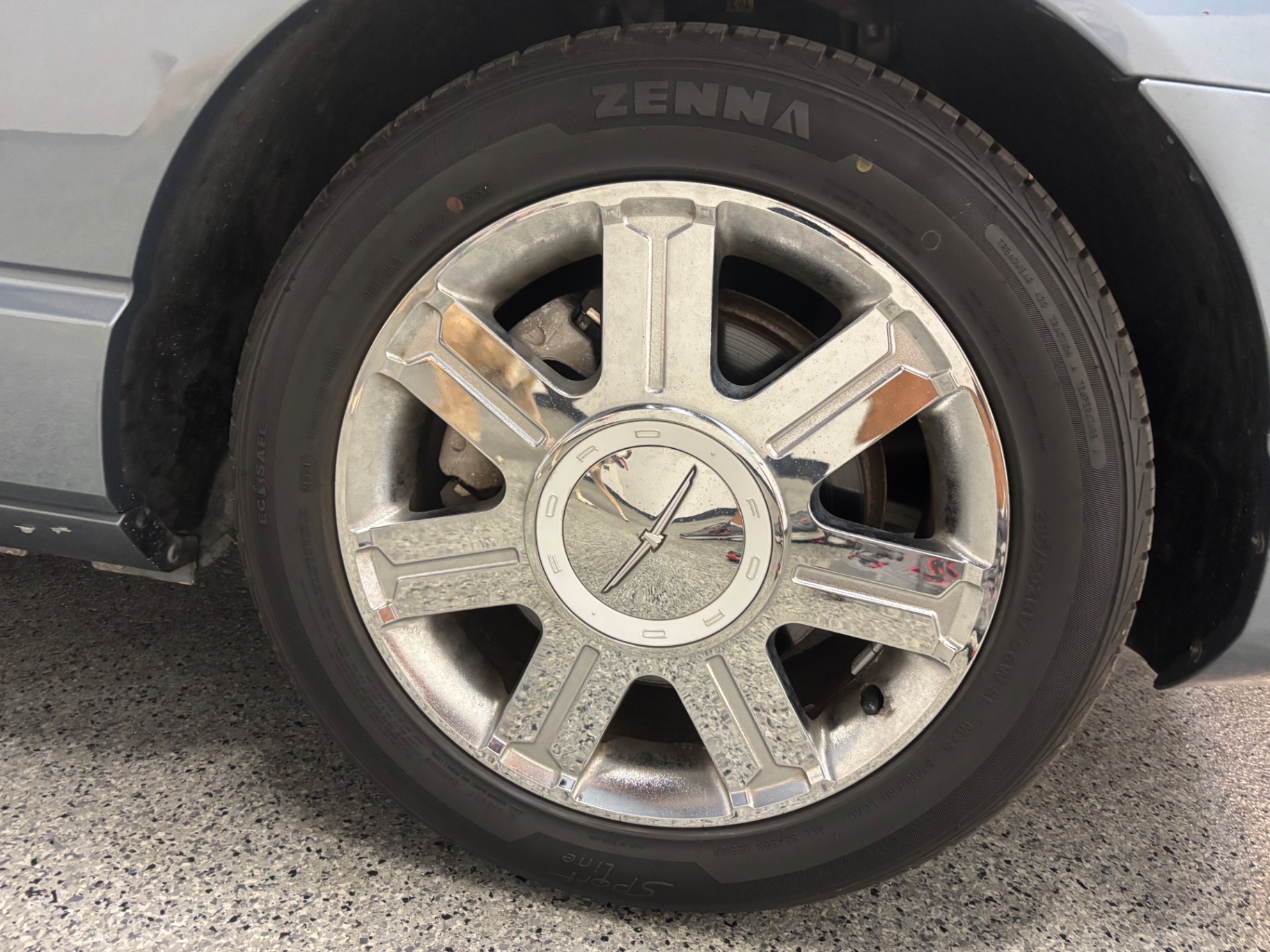 Vehicle photo 13