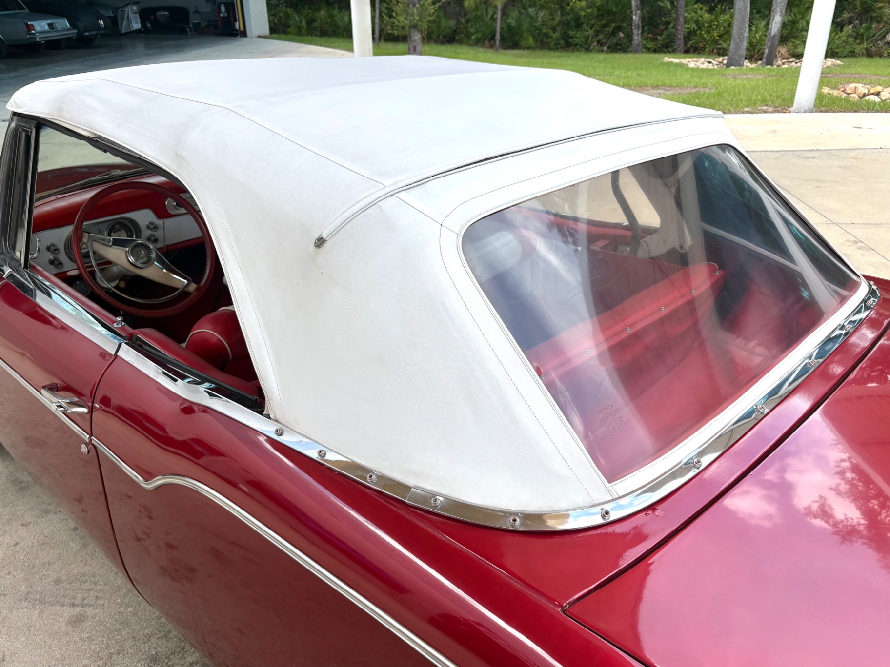 Vehicle photo 25