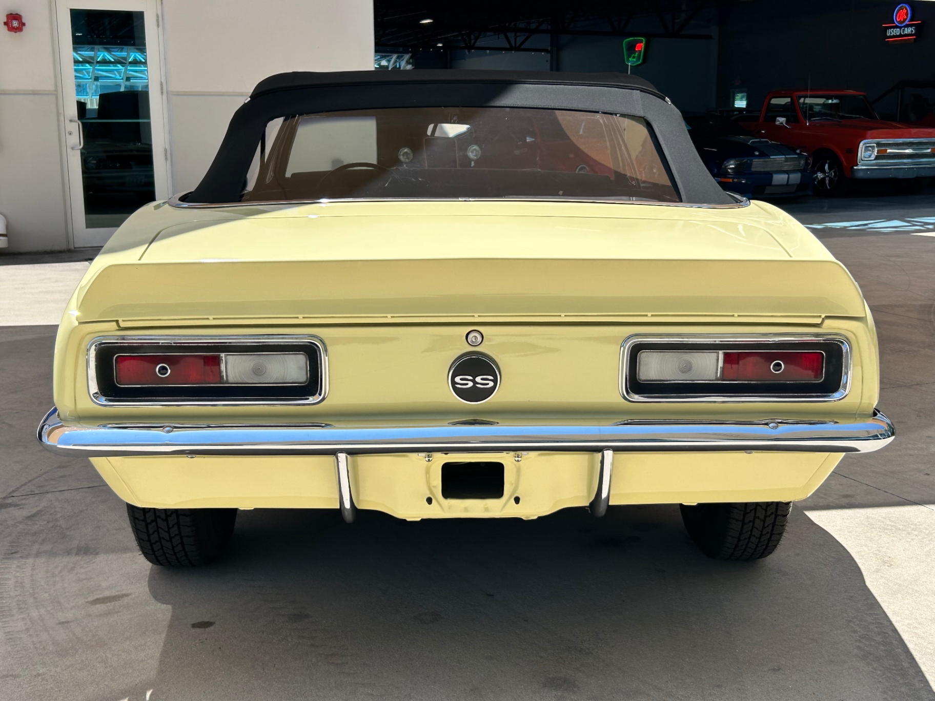 Vehicle photo 13