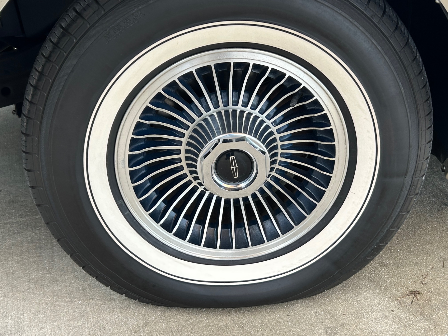 Vehicle photo 13