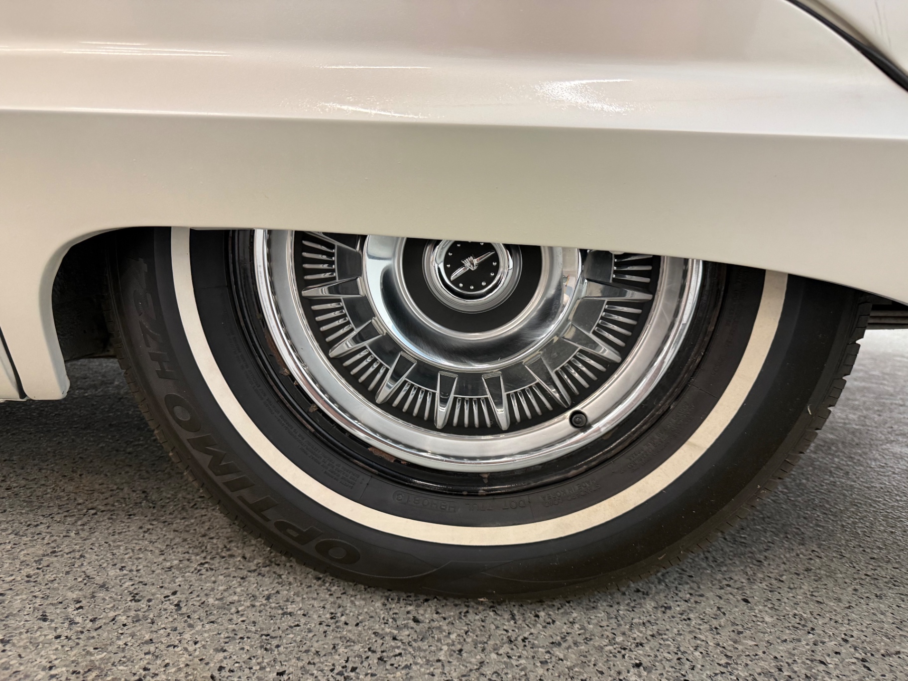 Vehicle photo 15