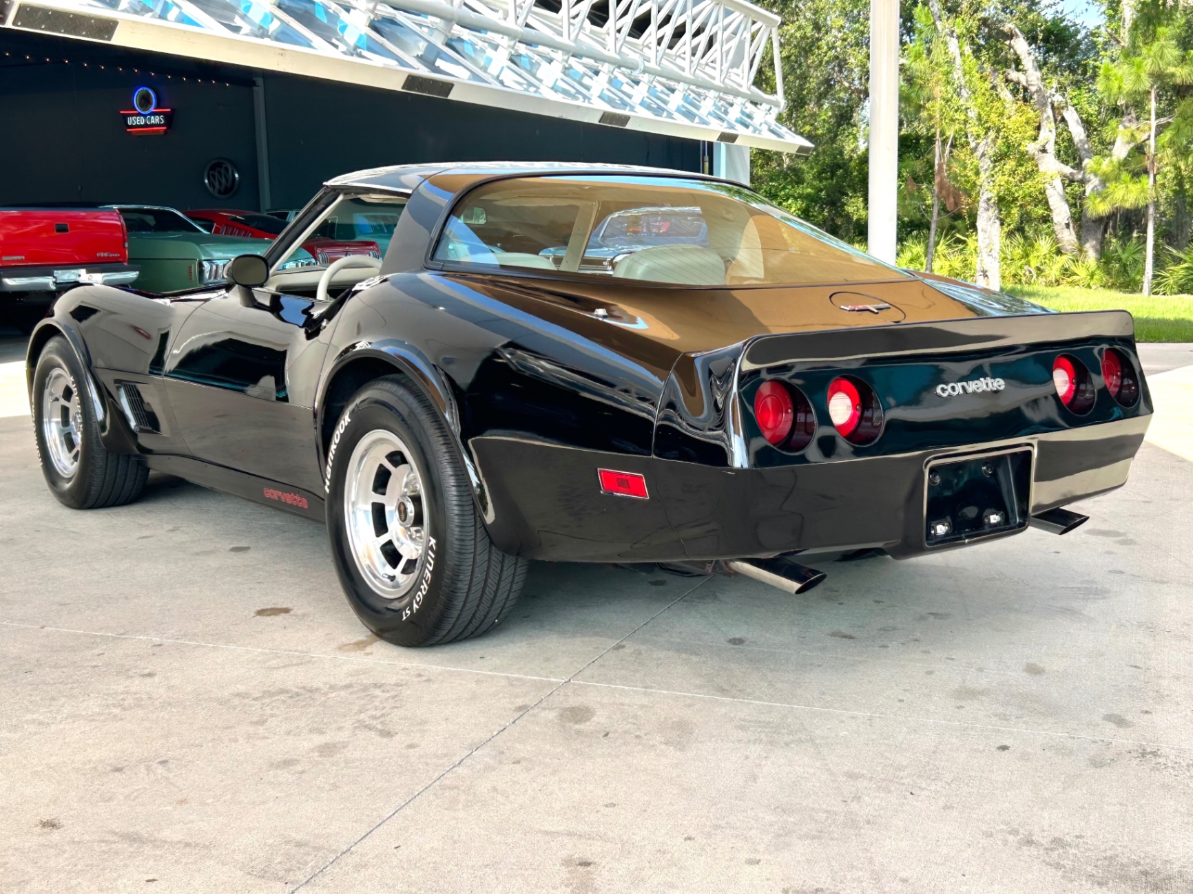 Vehicle photo 7