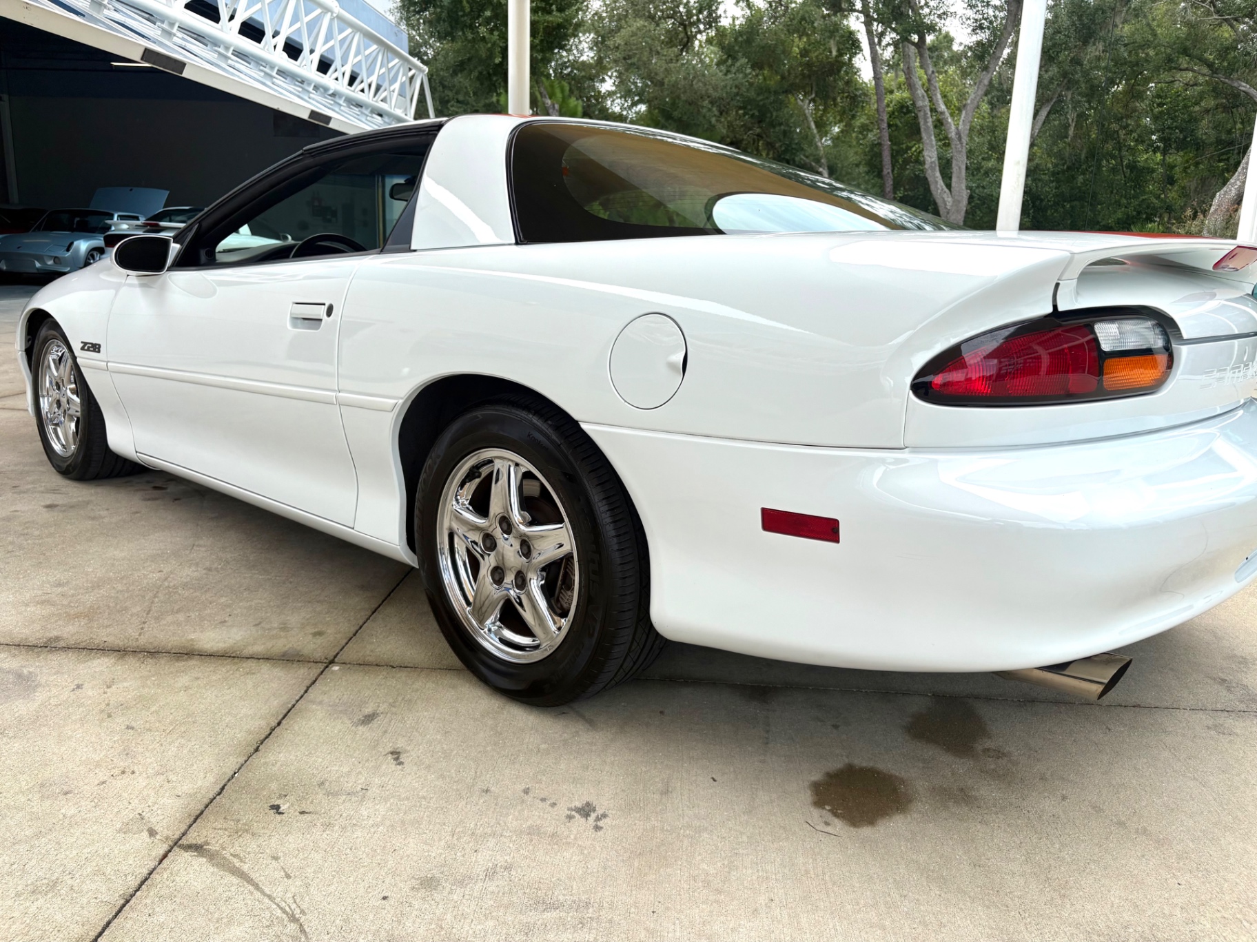 Vehicle photo 15