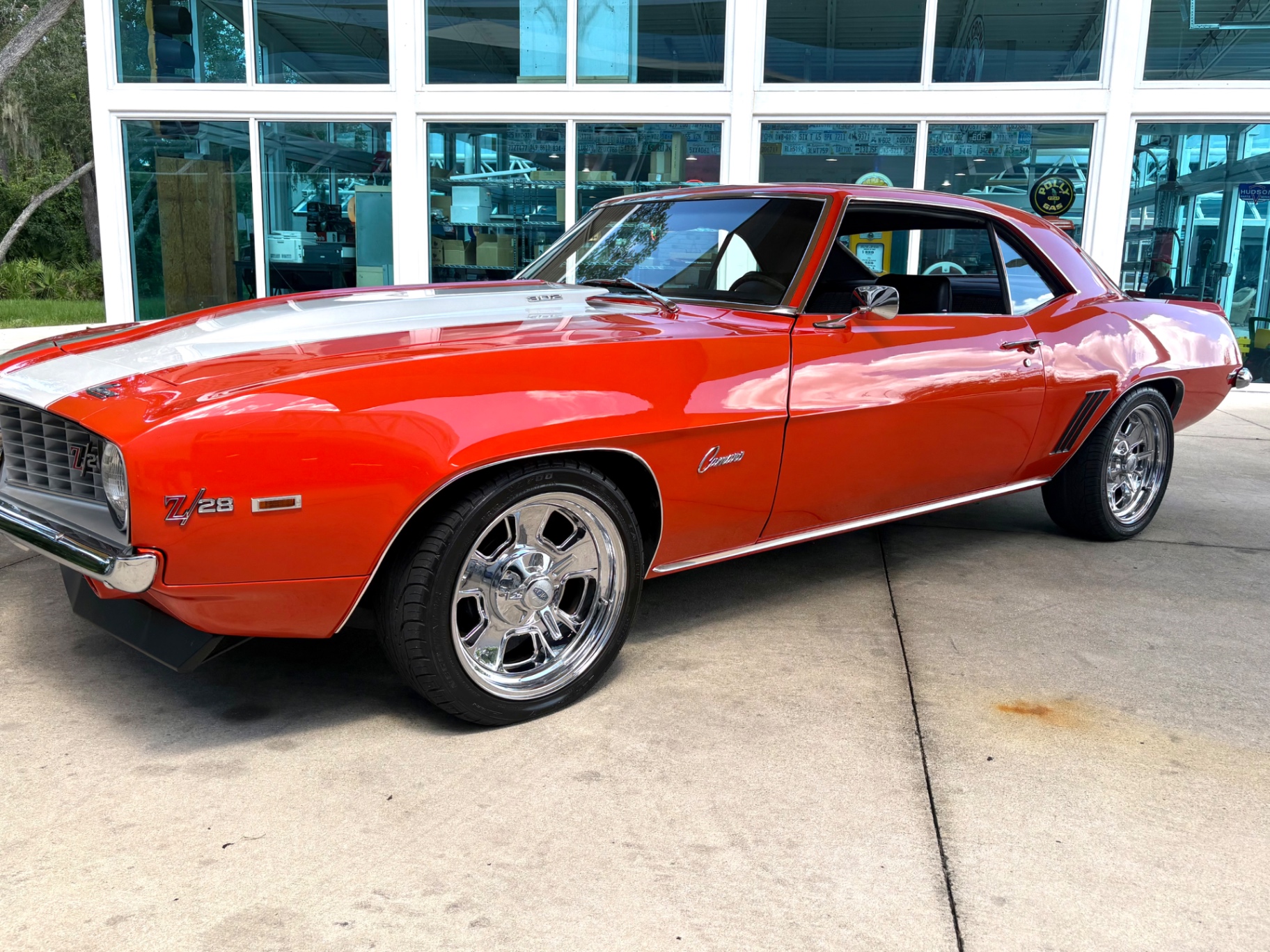 Vehicle photo 12