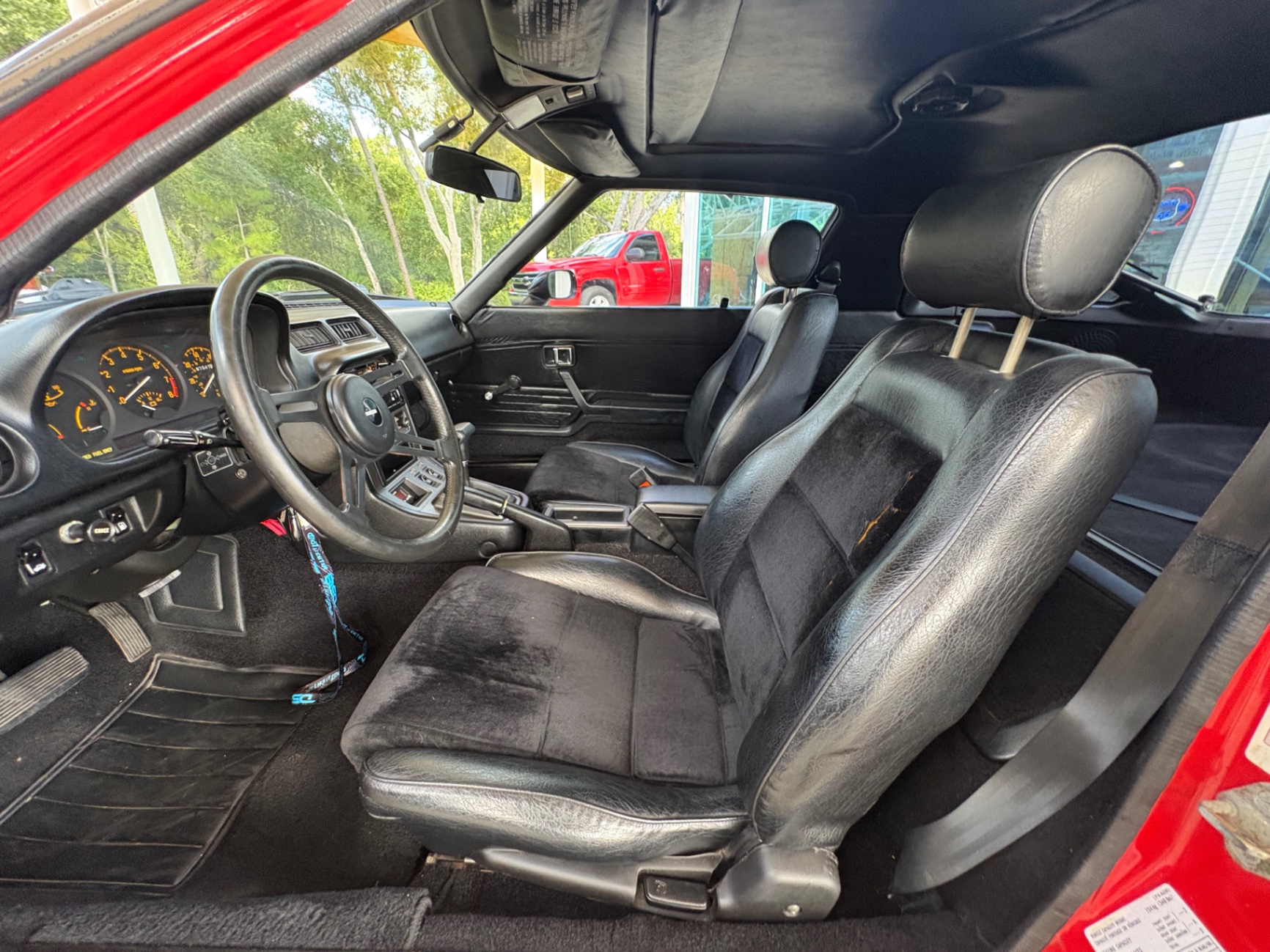 Vehicle photo 34