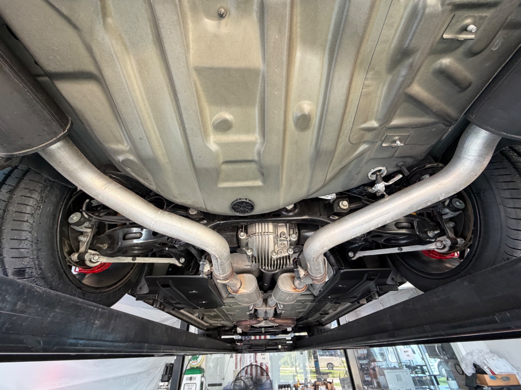 Vehicle photo 43