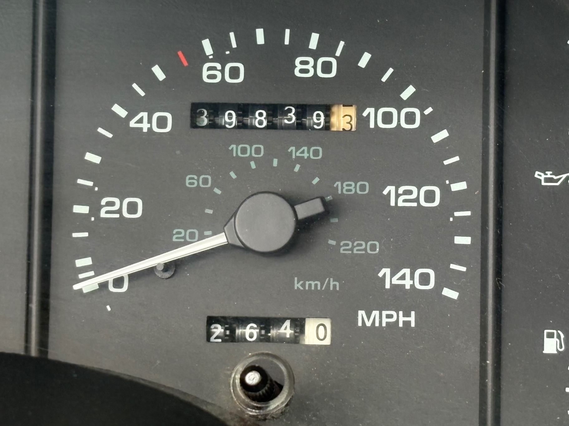 Vehicle photo 28