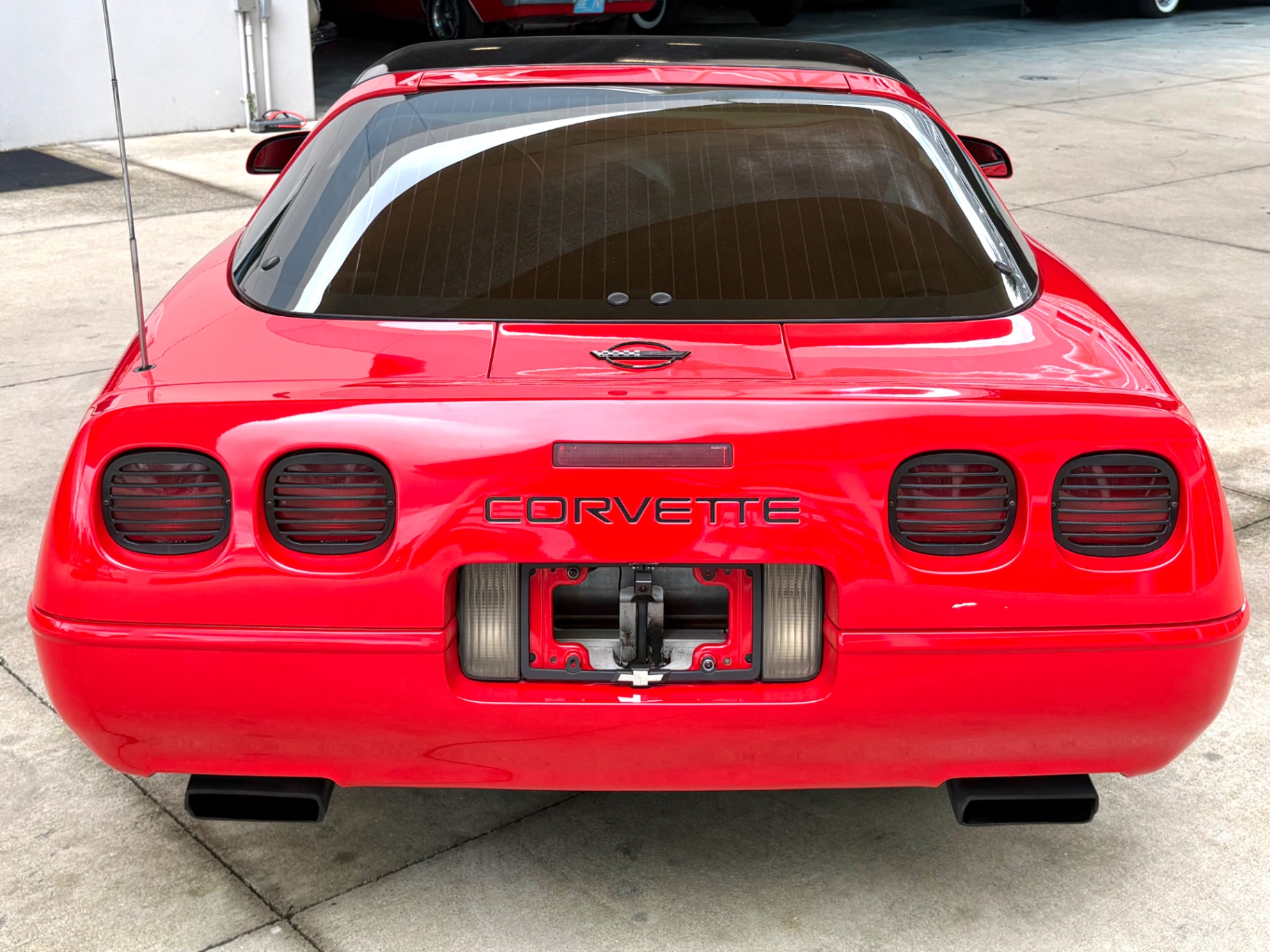 Vehicle photo 9