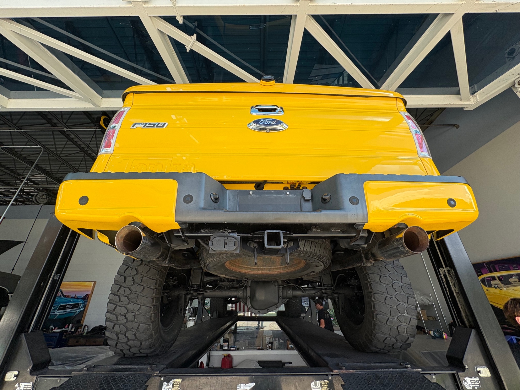 Vehicle photo 45