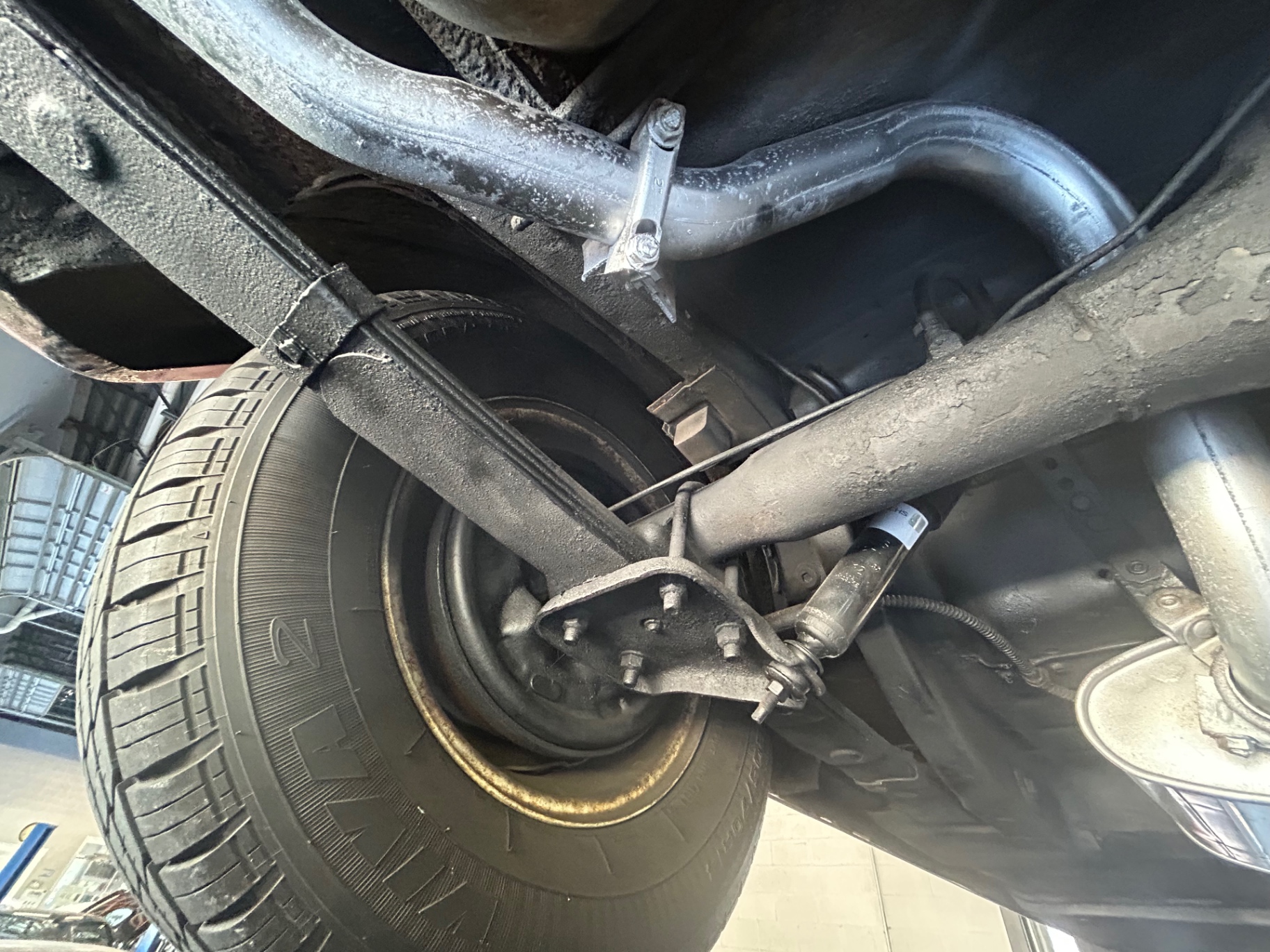 Vehicle photo 31