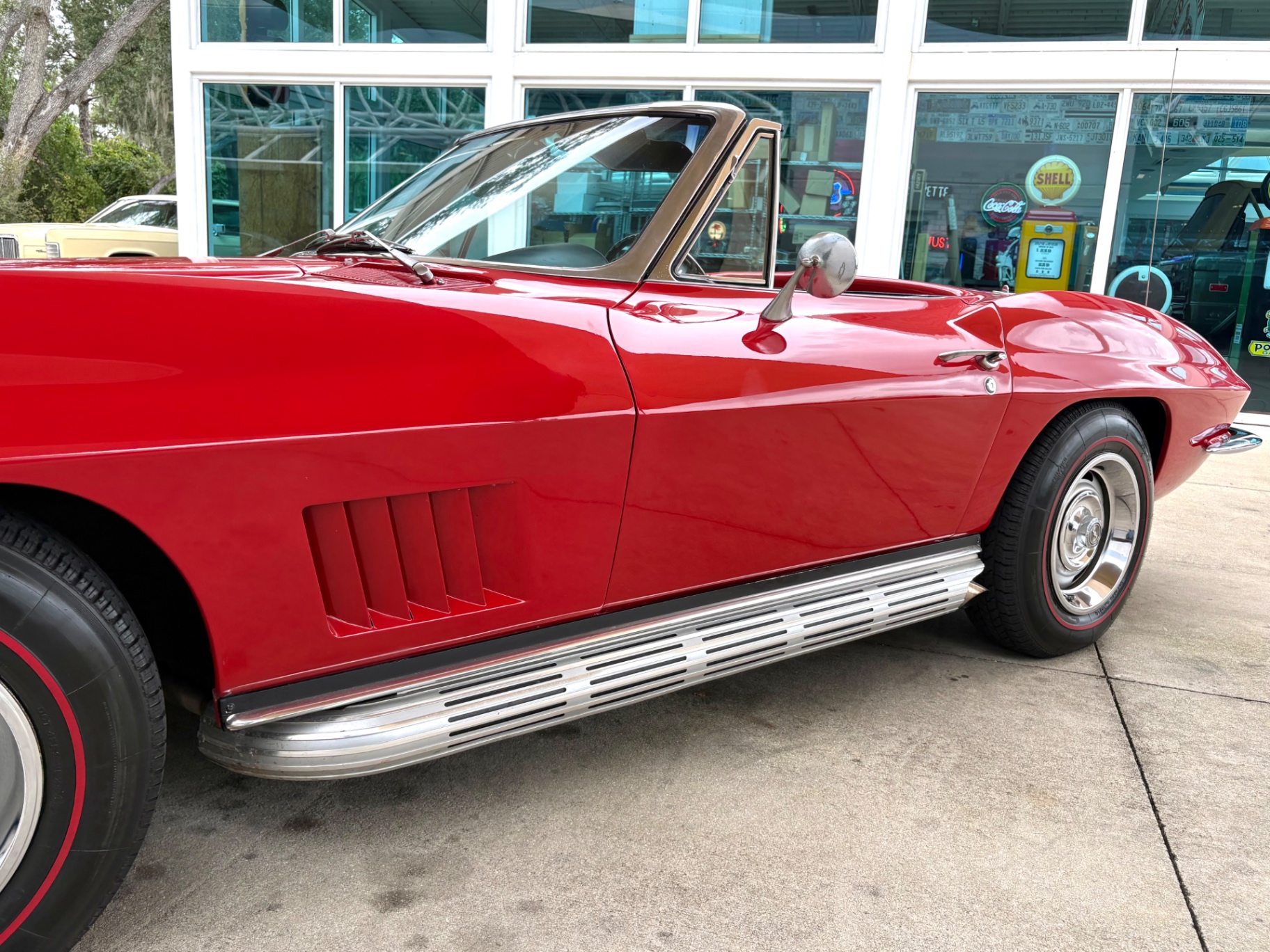 Vehicle photo 13