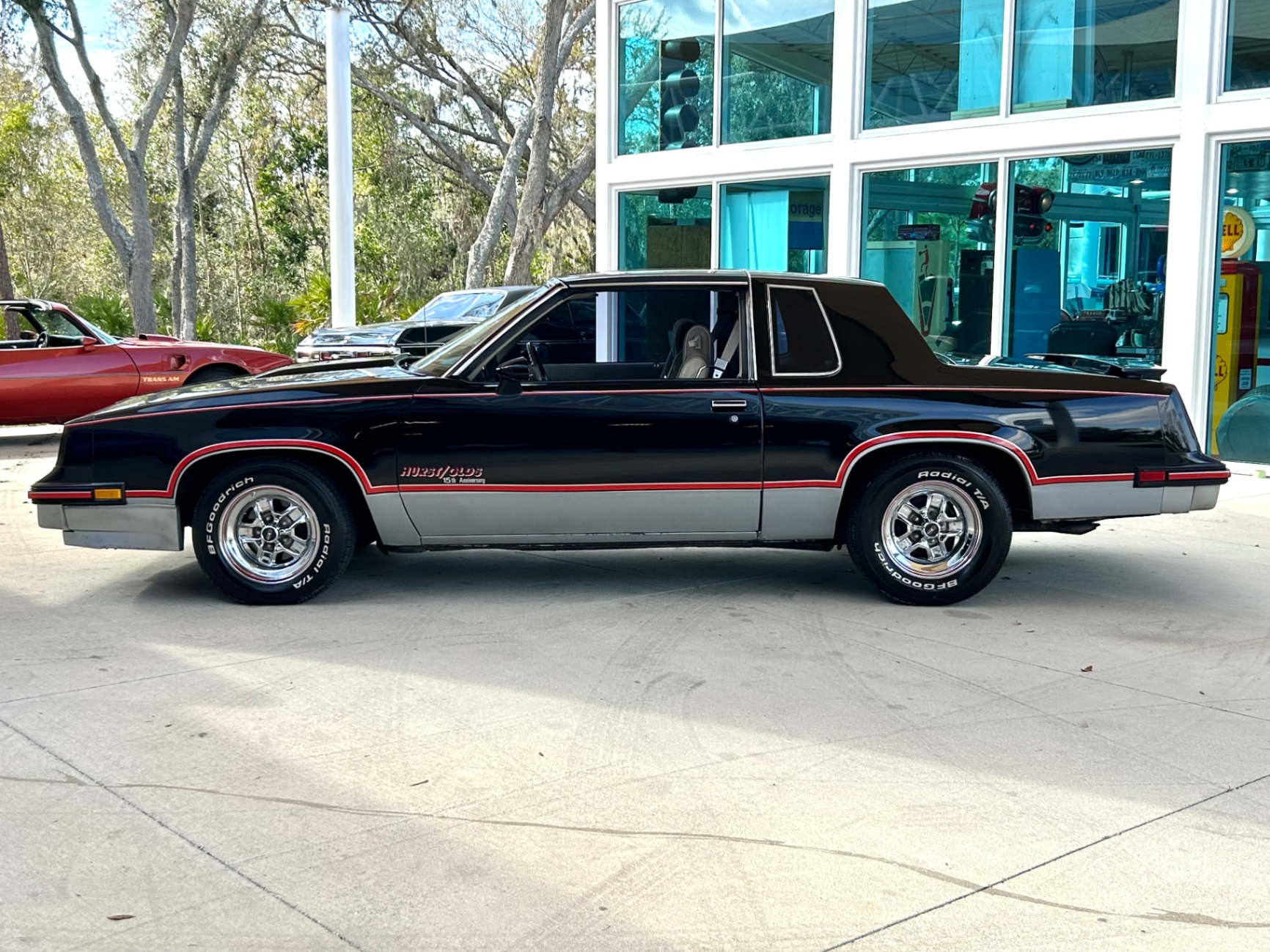 Vehicle photo 8
