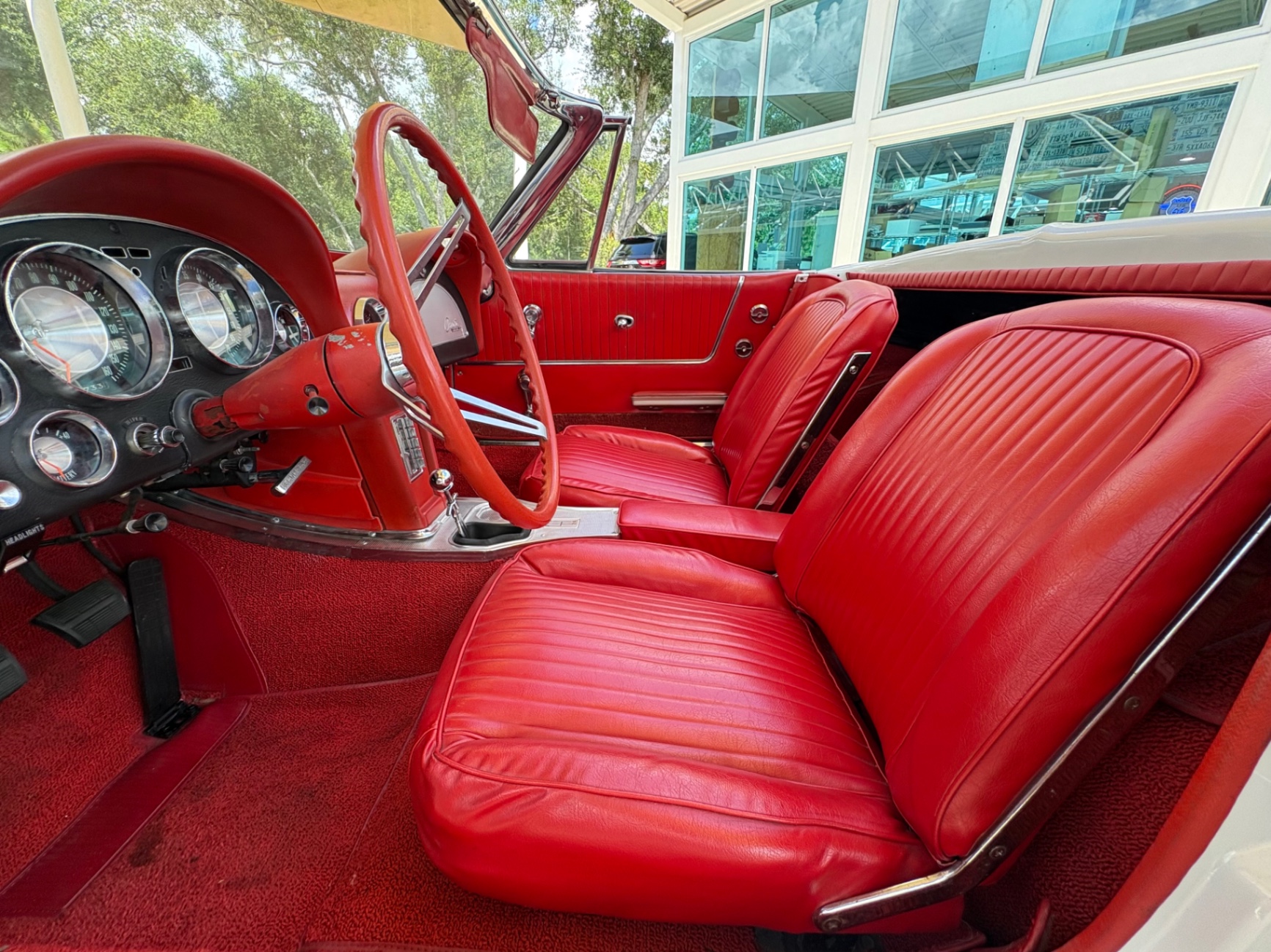 Vehicle photo 43