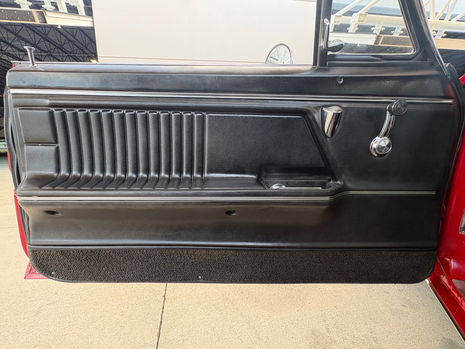 Vehicle photo 33