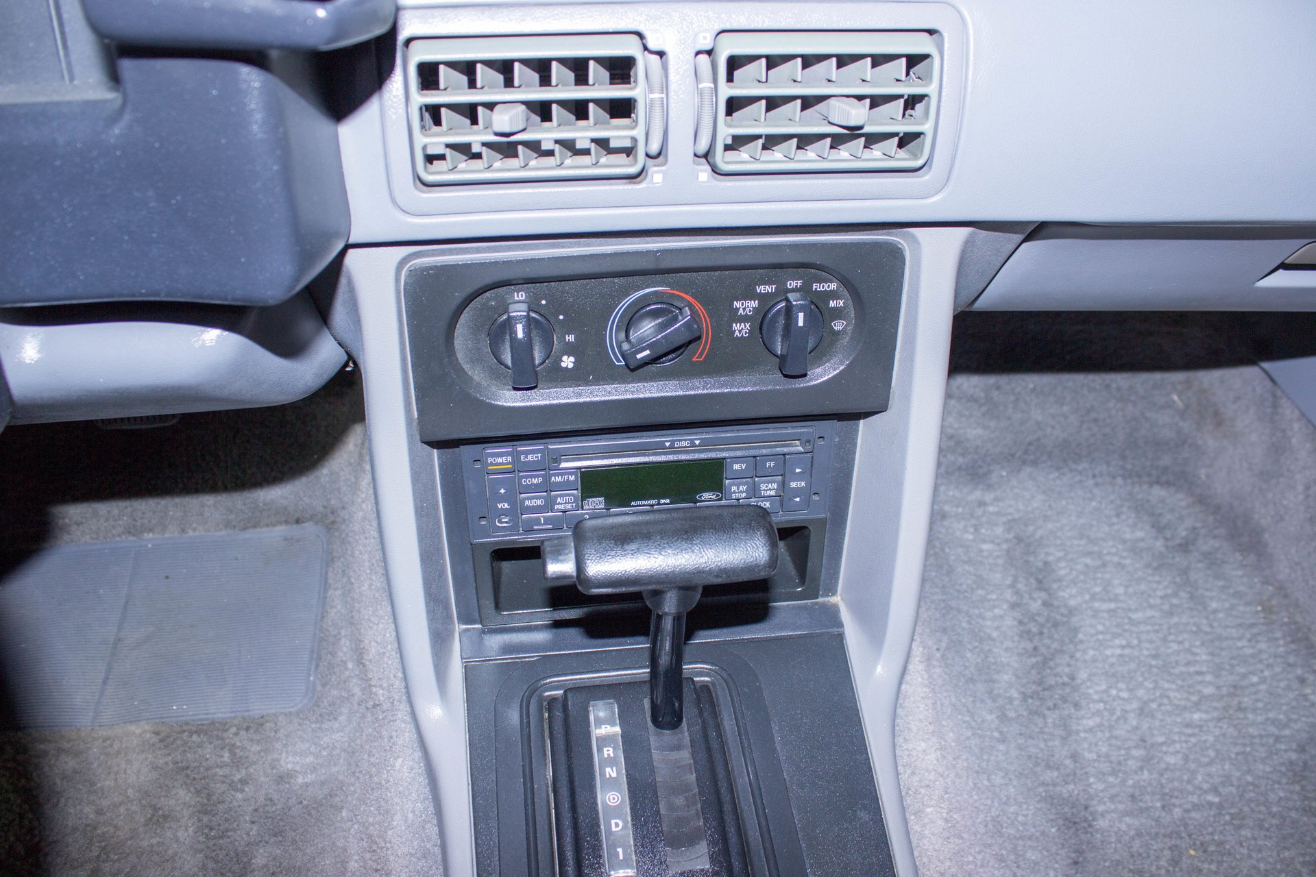Vehicle photo 27