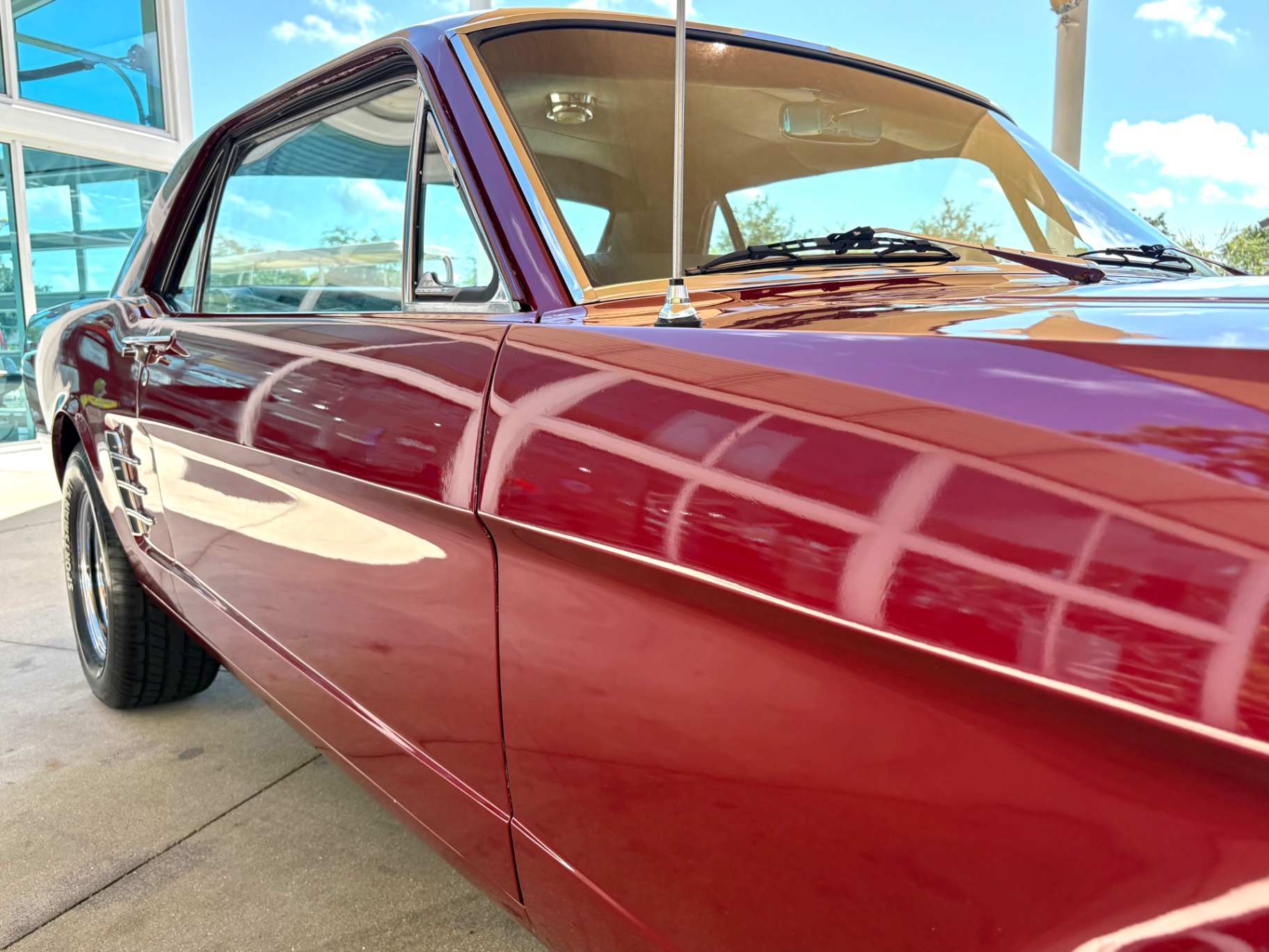 Vehicle photo 17