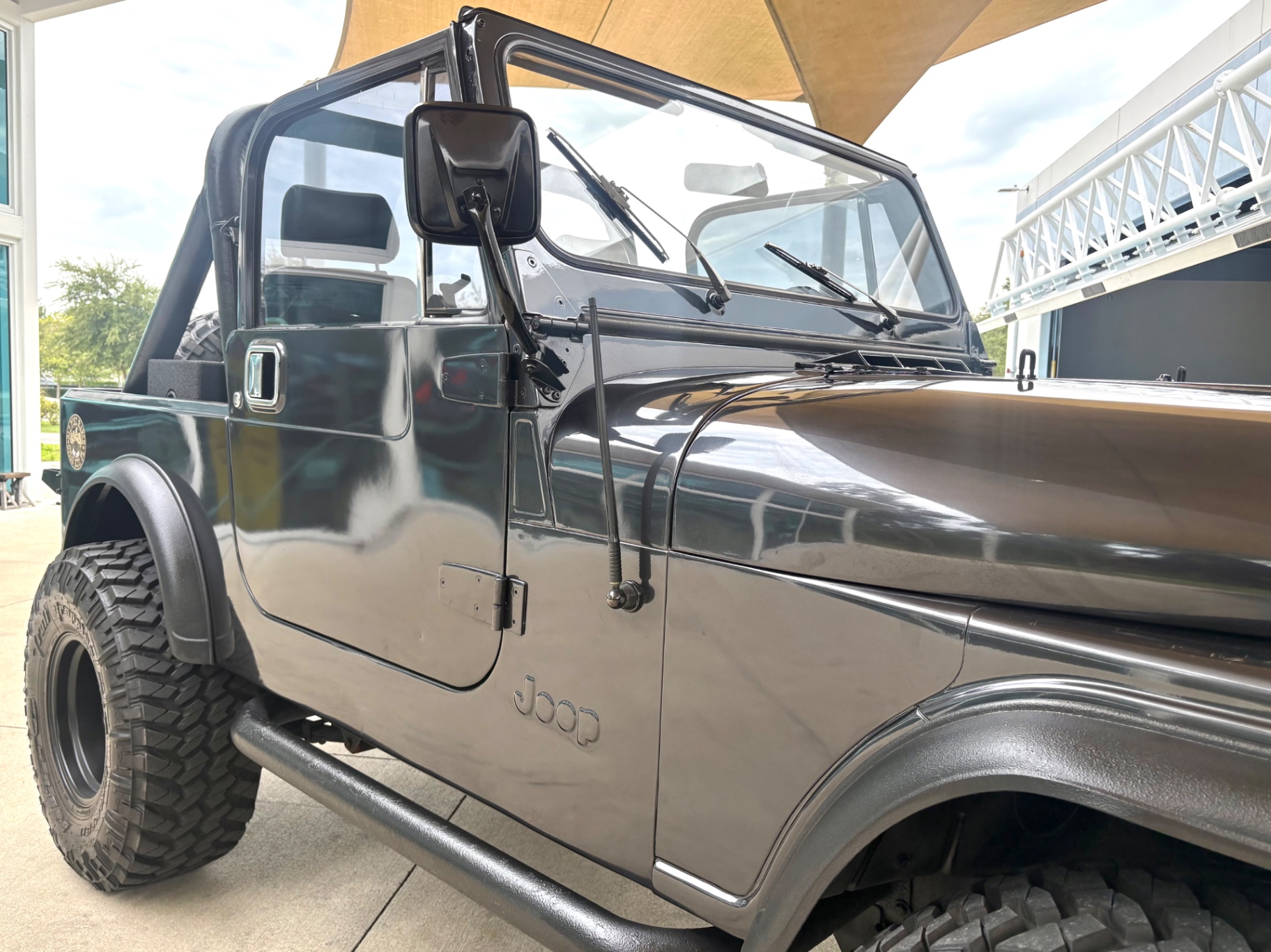 Vehicle photo 18