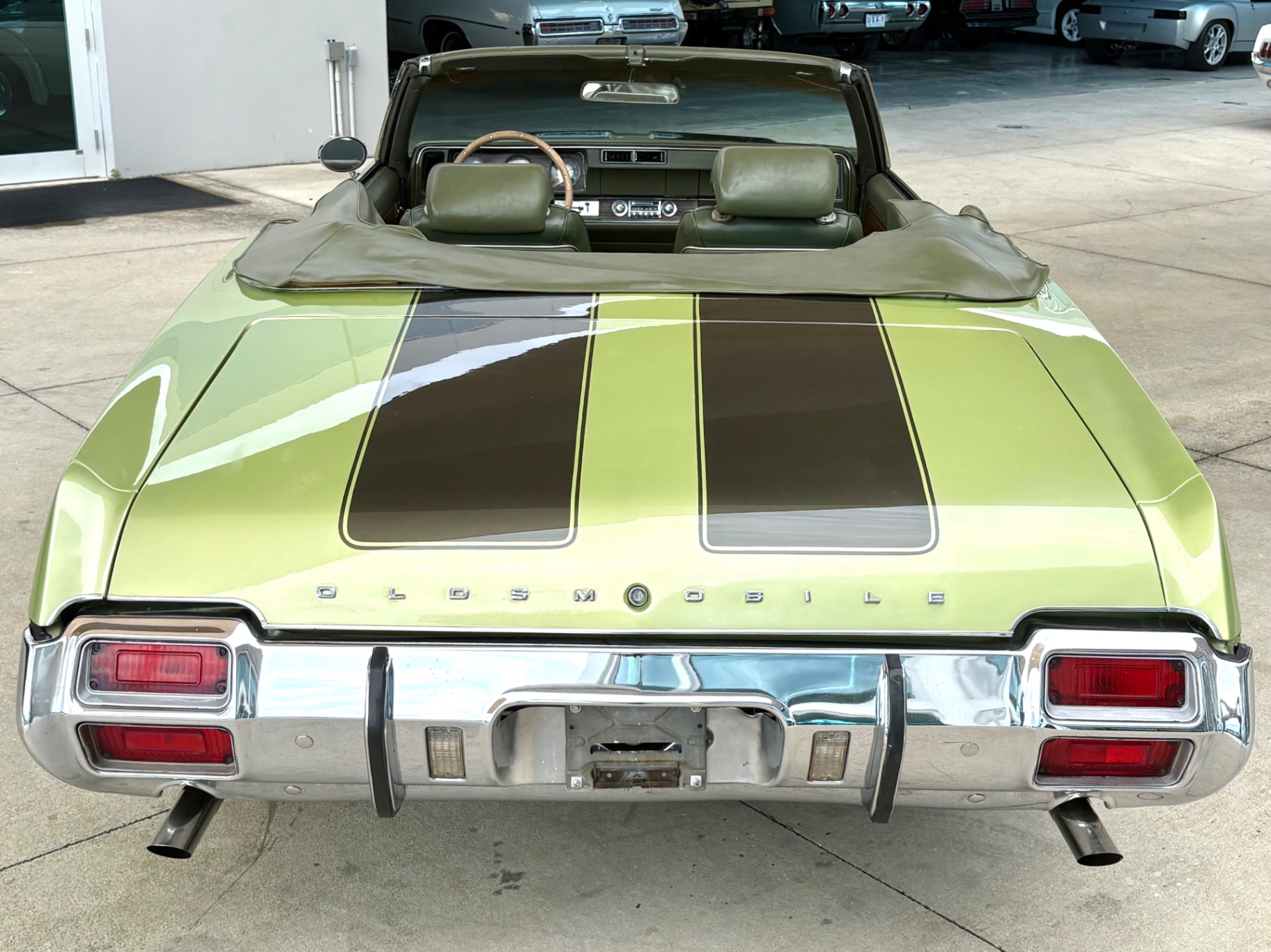 Vehicle photo 8