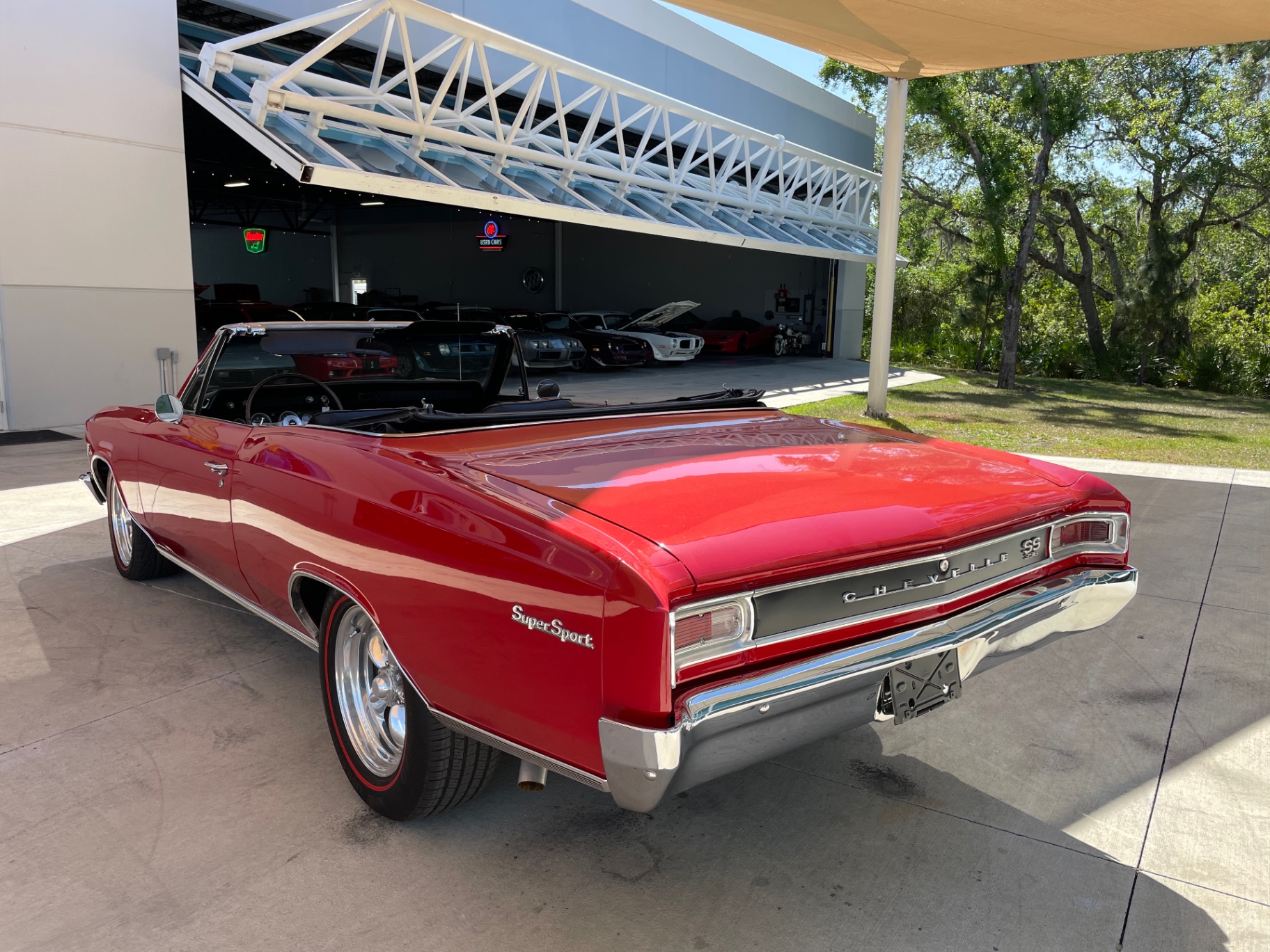Vehicle photo 18