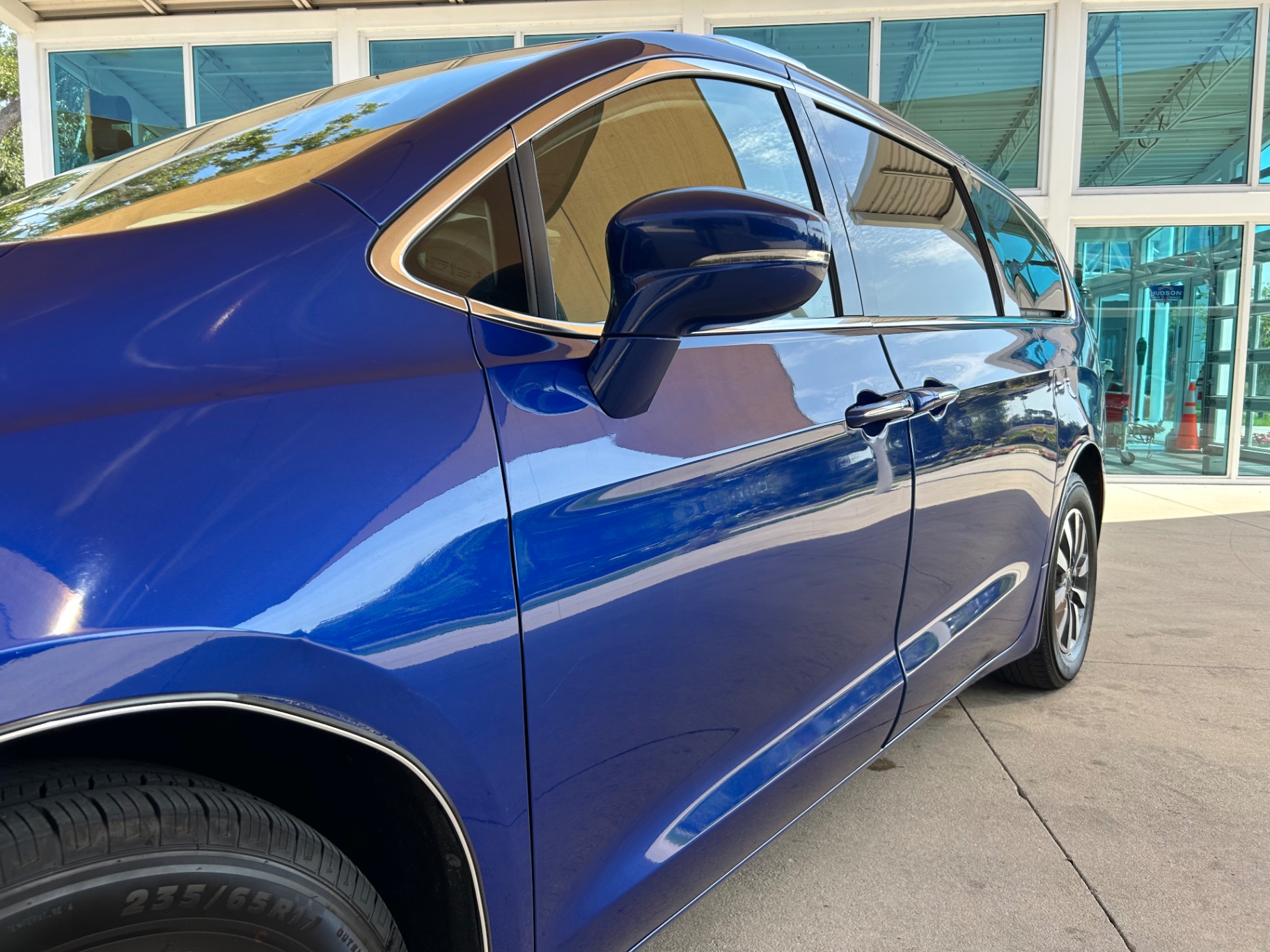 Vehicle photo 14