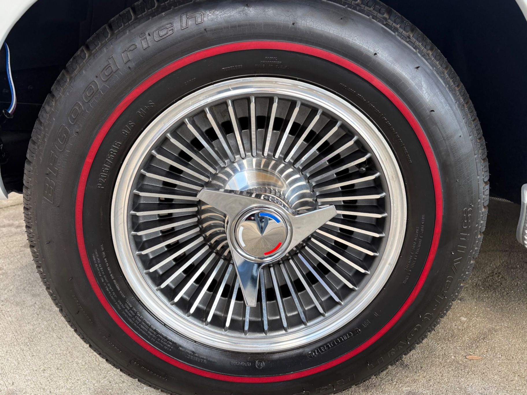 Vehicle photo 27