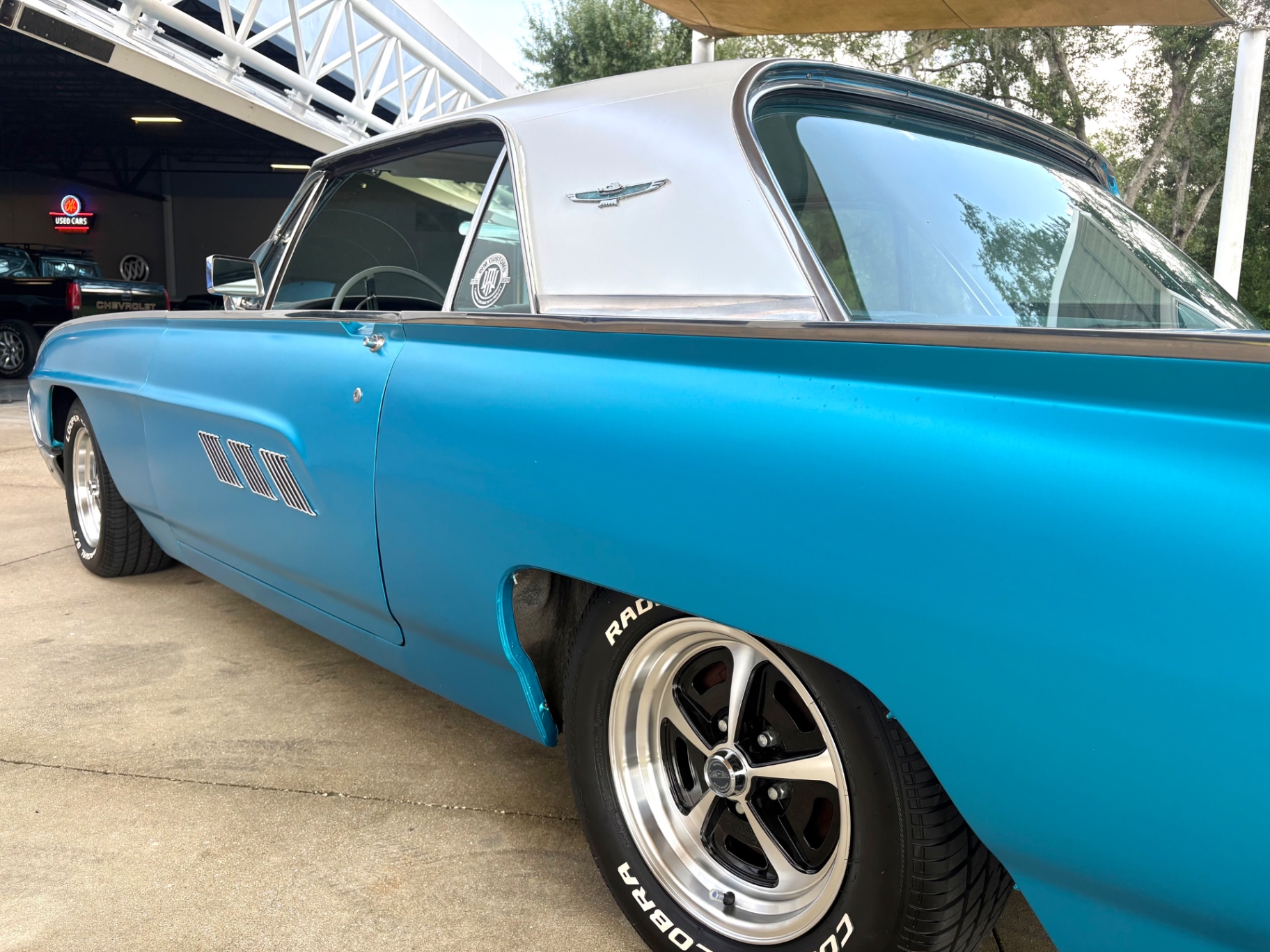 Vehicle photo 14
