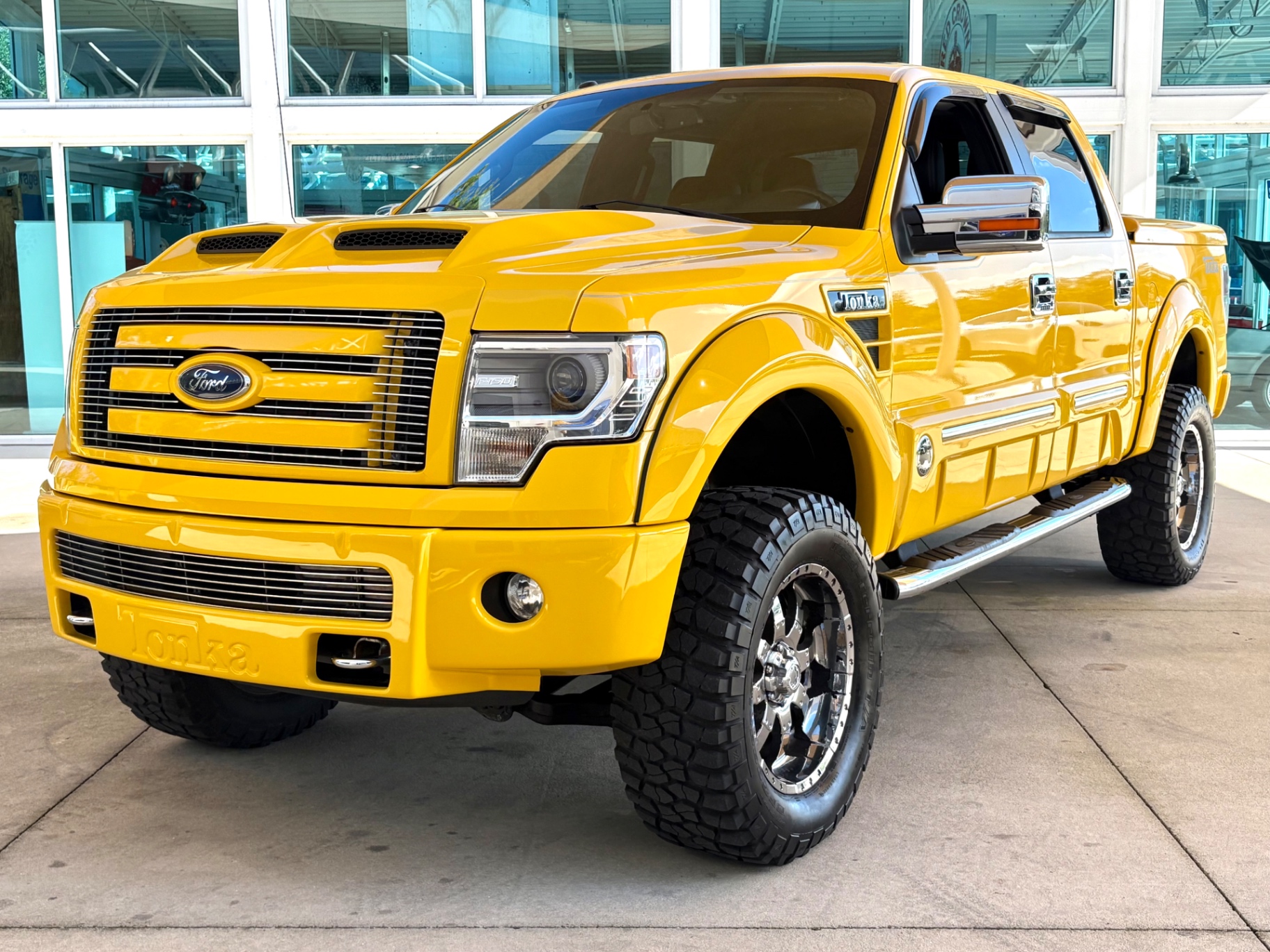 Vehicle photo 10