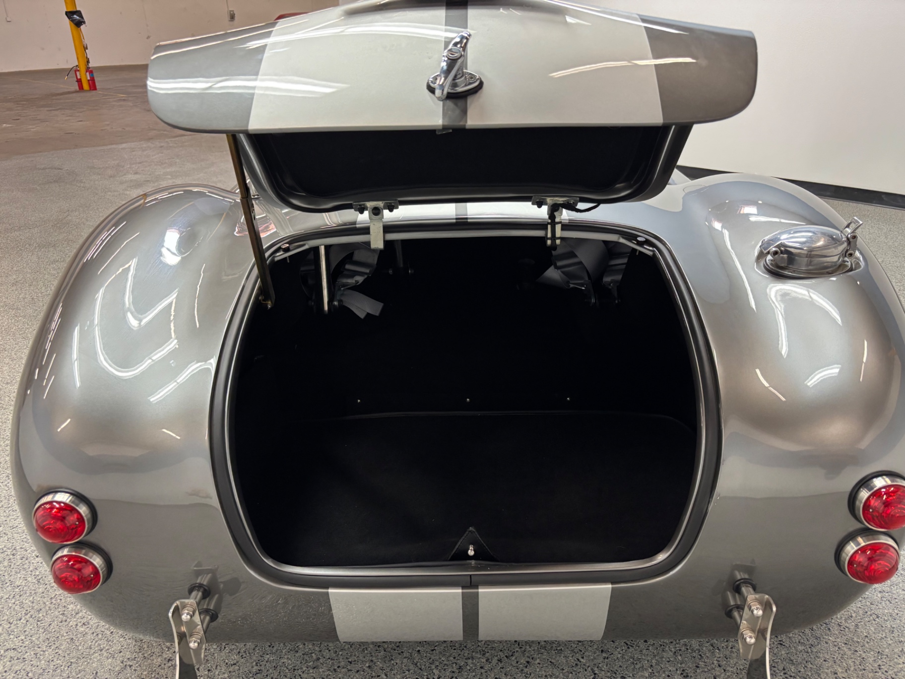 Vehicle photo 14