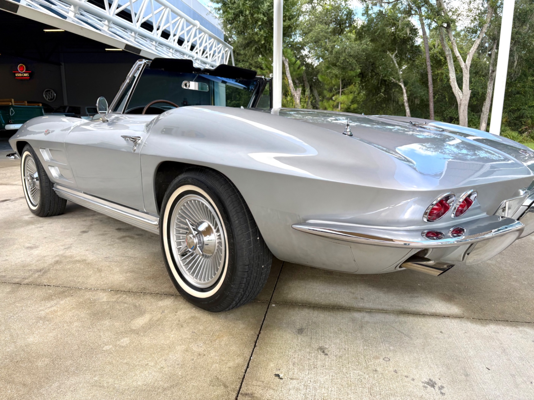 Vehicle photo 15