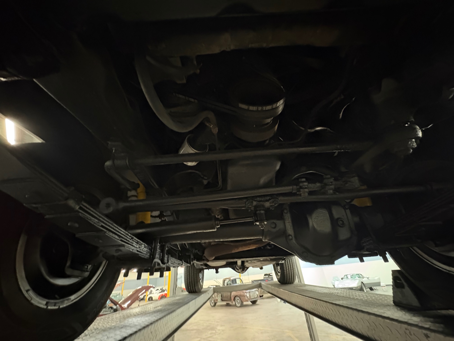 Vehicle photo 38