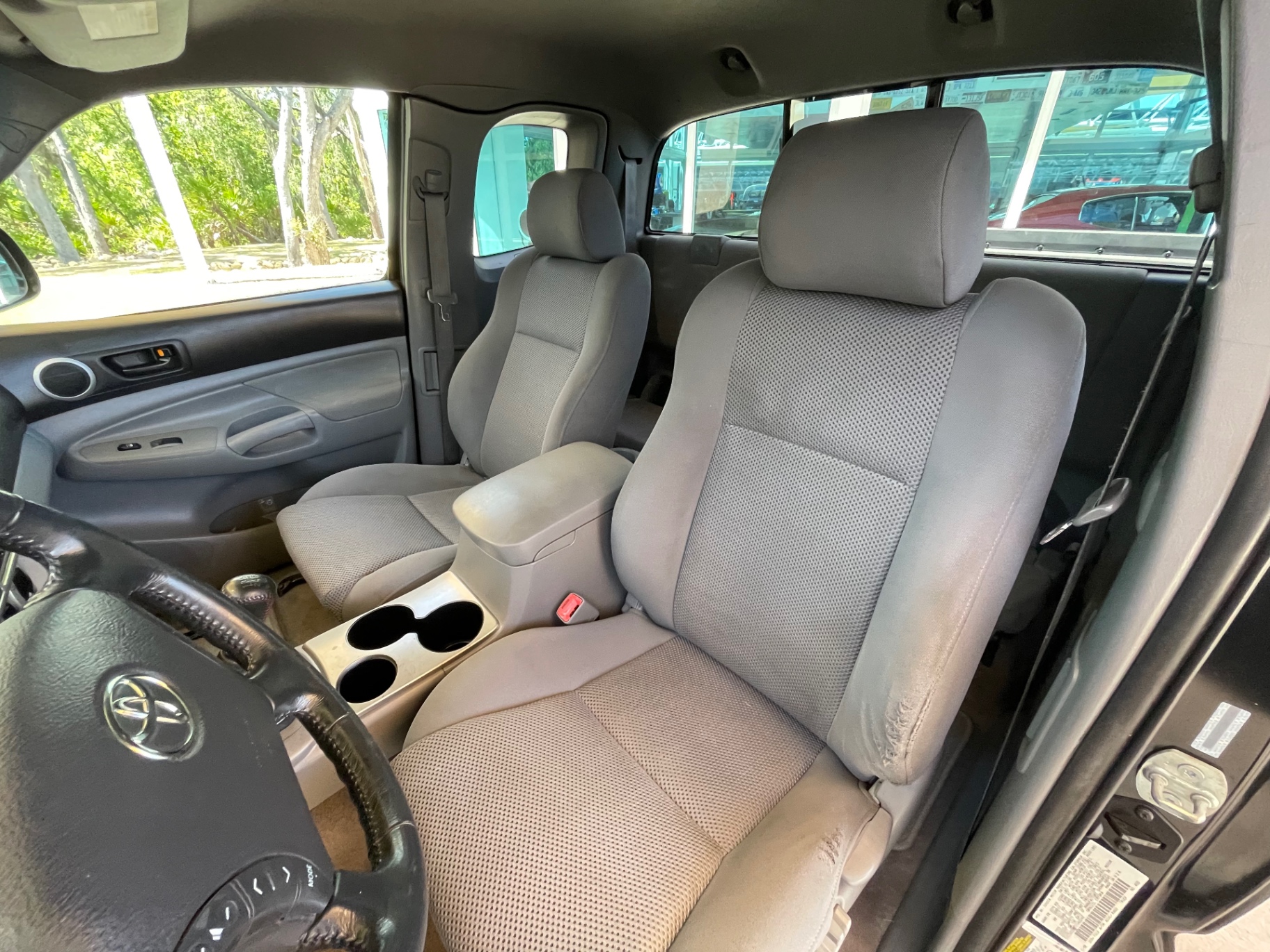 Vehicle photo 26