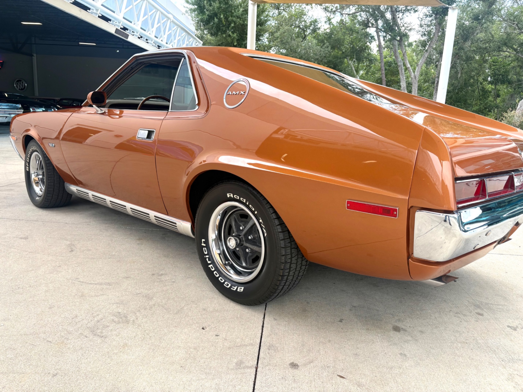 Vehicle photo 15