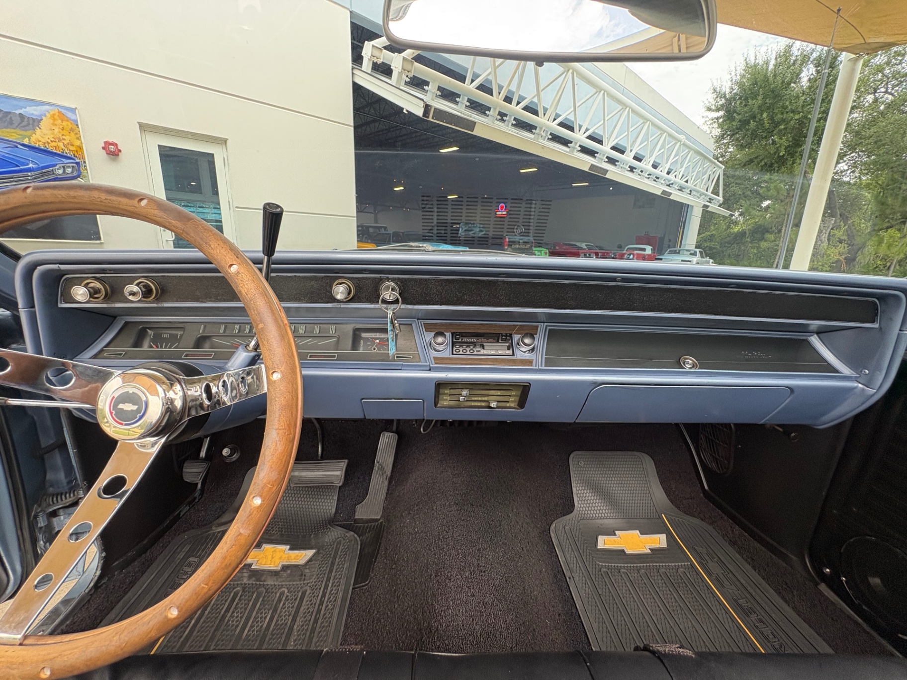 Vehicle photo 38