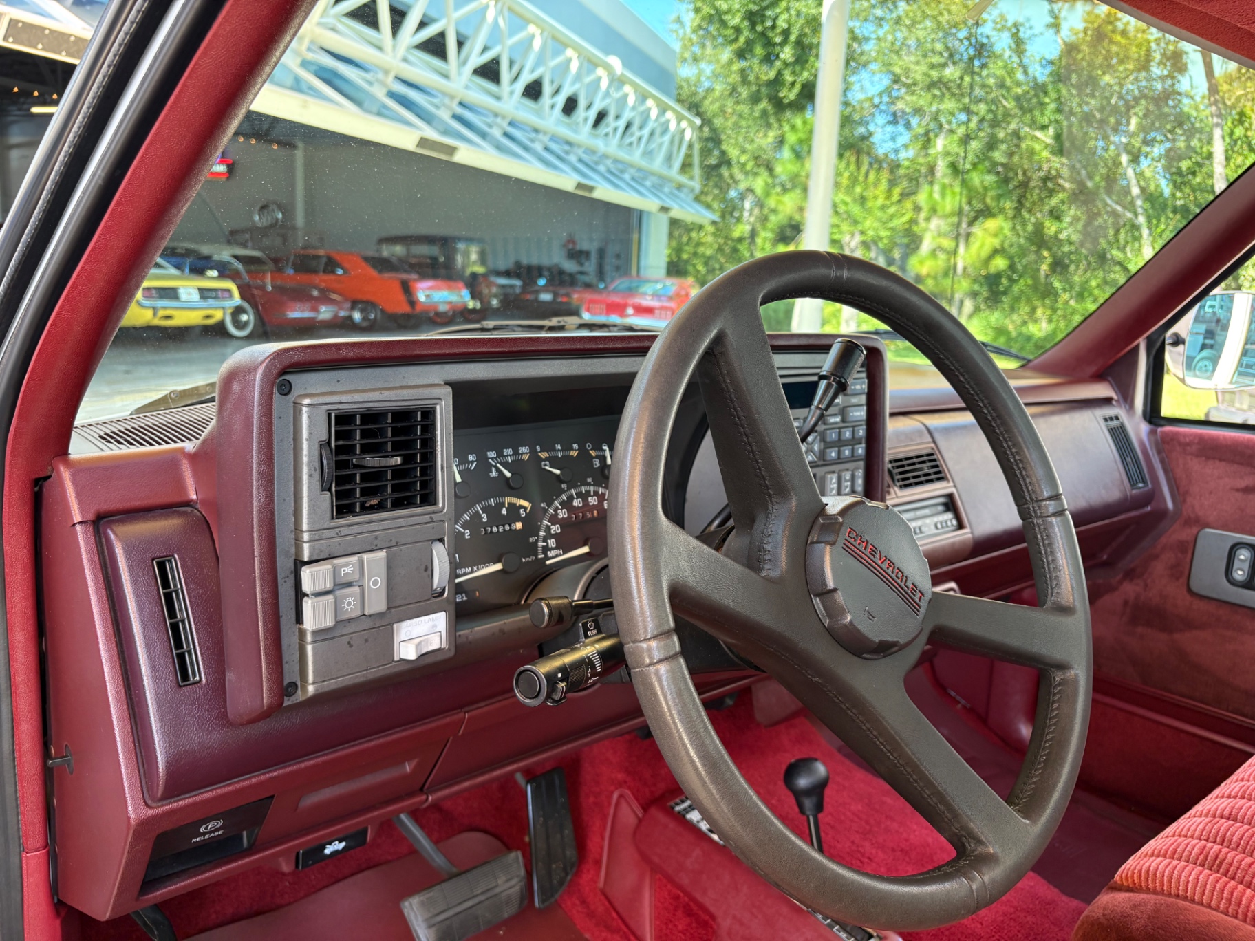 Vehicle photo 31