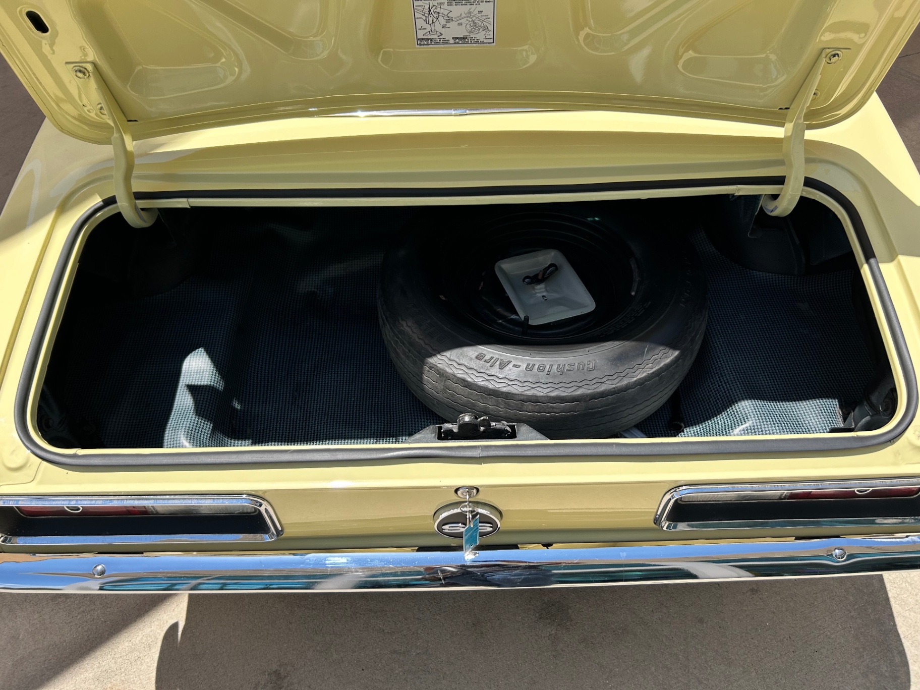 Vehicle photo 7