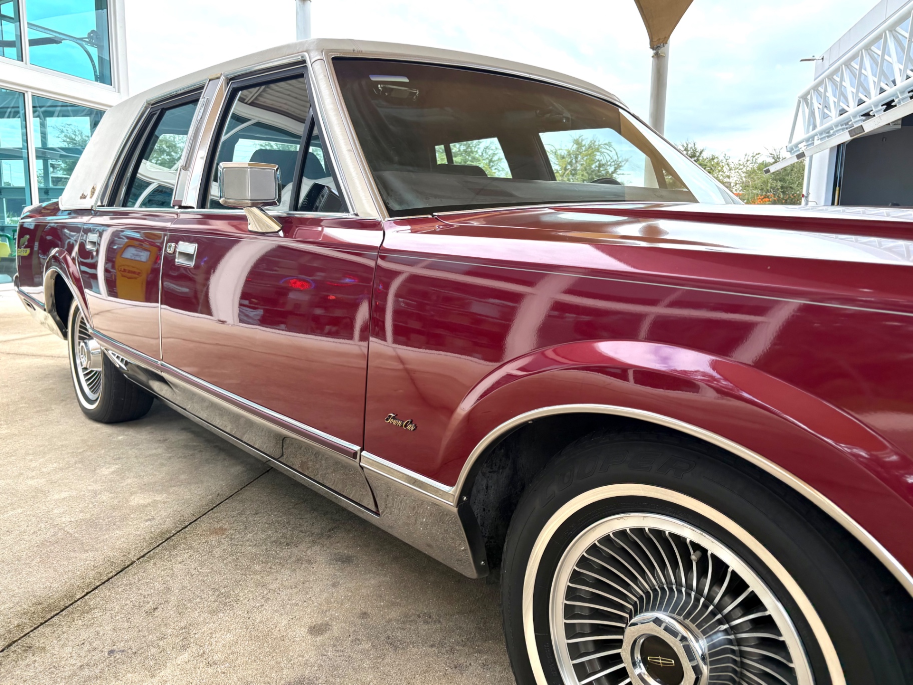 Vehicle photo 18